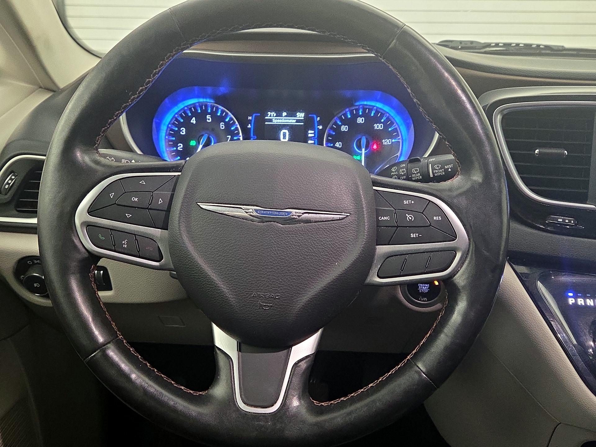 Thumbnail: 2019 Chrysler Pacifica - 10