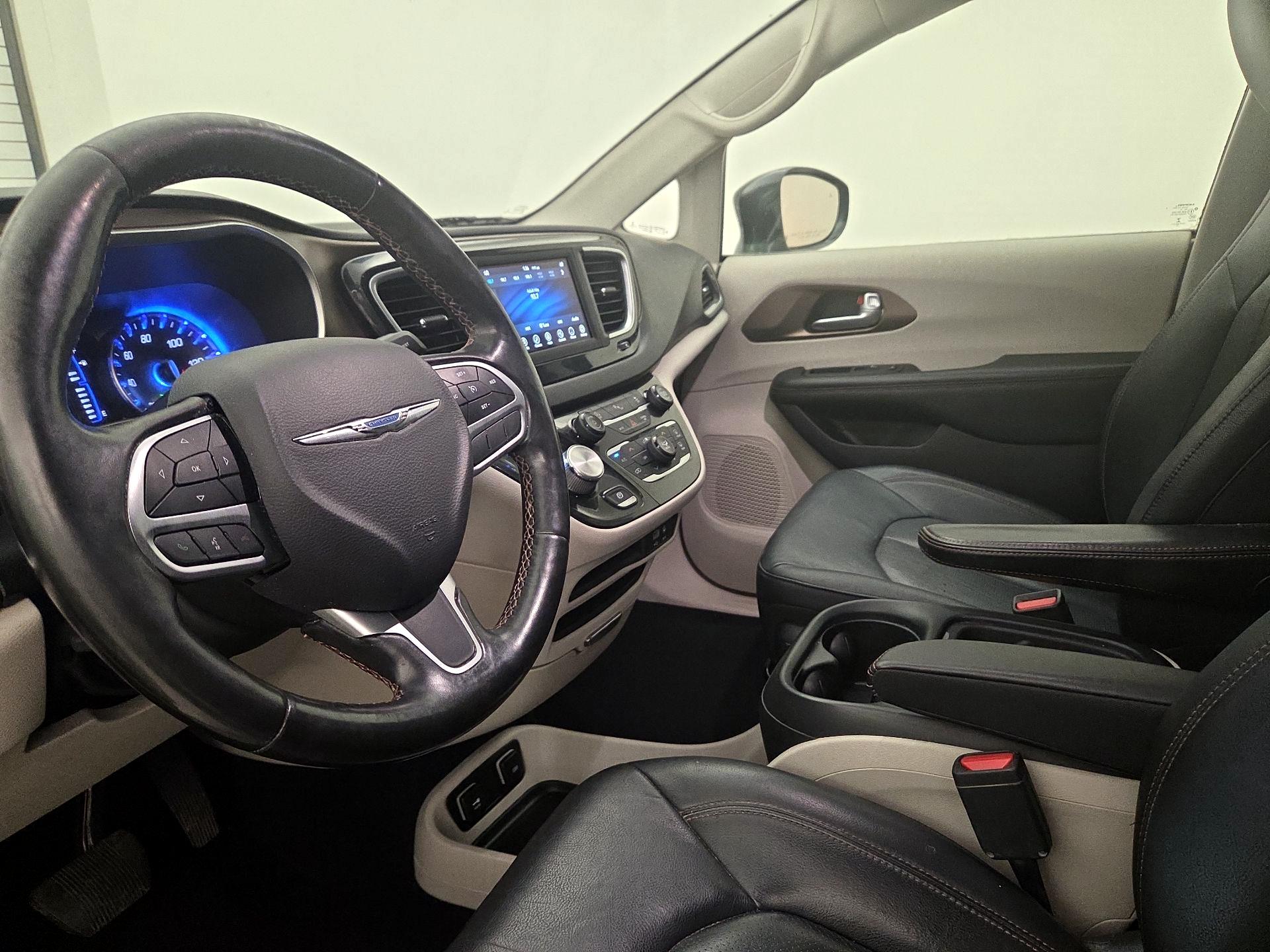 Thumbnail: 2019 Chrysler Pacifica - 11