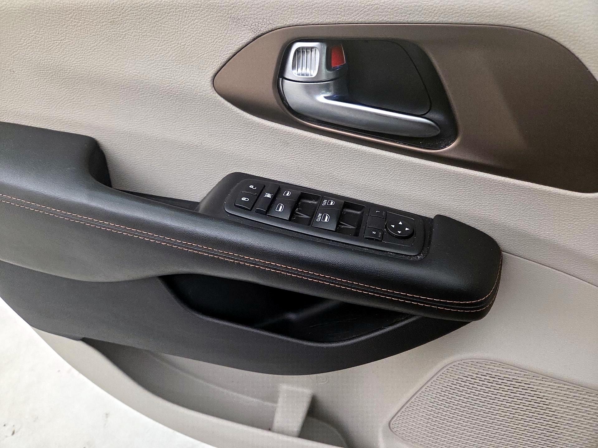 Thumbnail: 2019 Chrysler Pacifica - 12