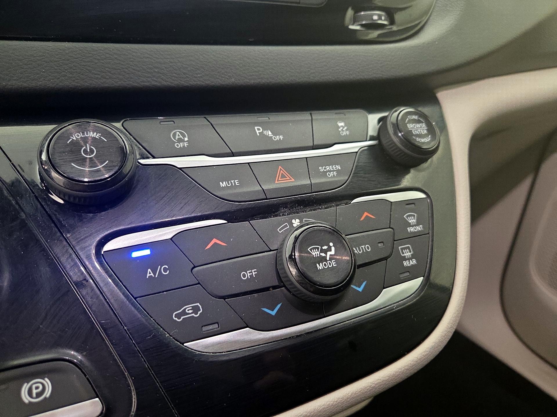 Thumbnail: 2019 Chrysler Pacifica - 14