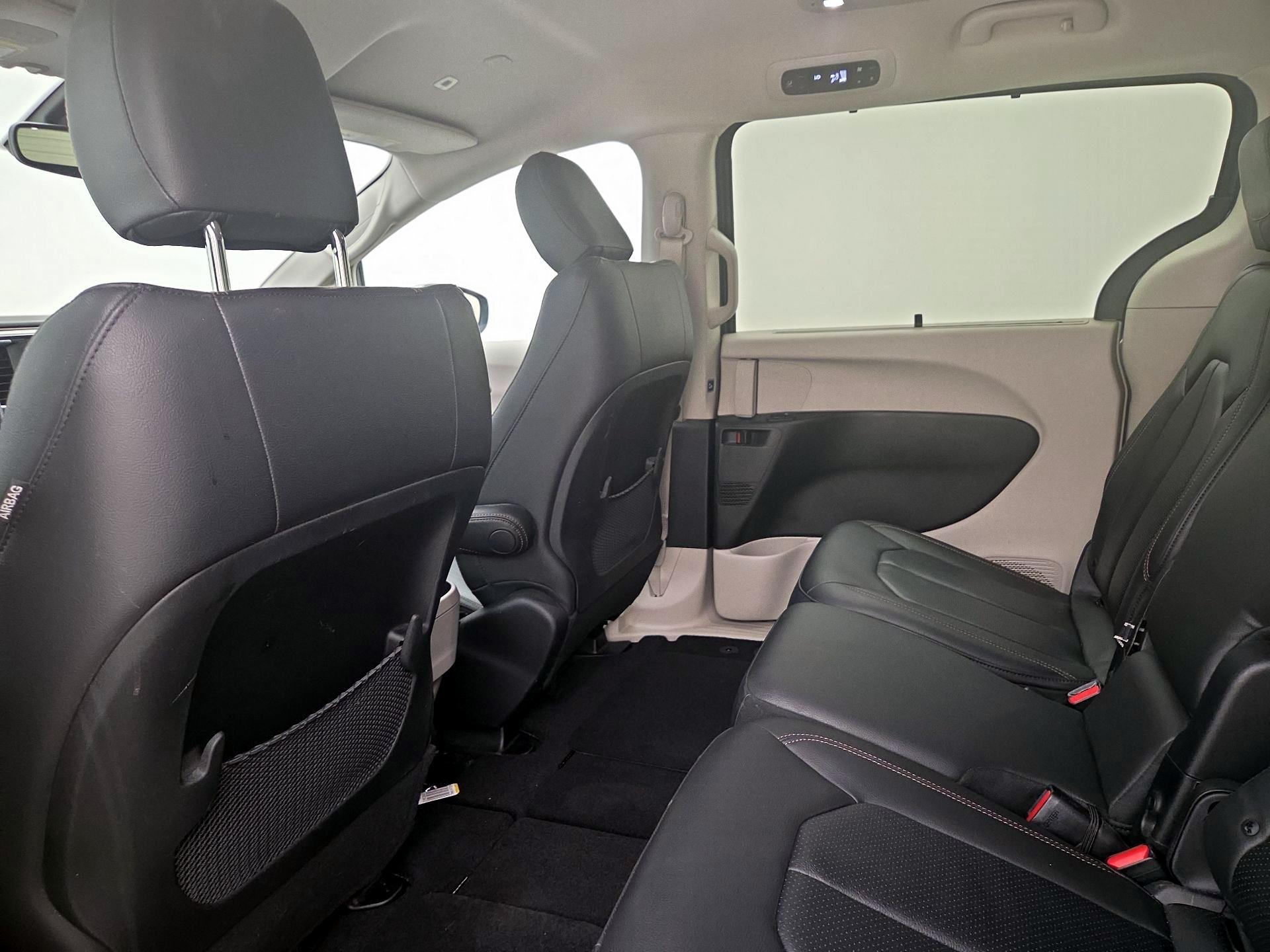 Thumbnail: 2019 Chrysler Pacifica - 17