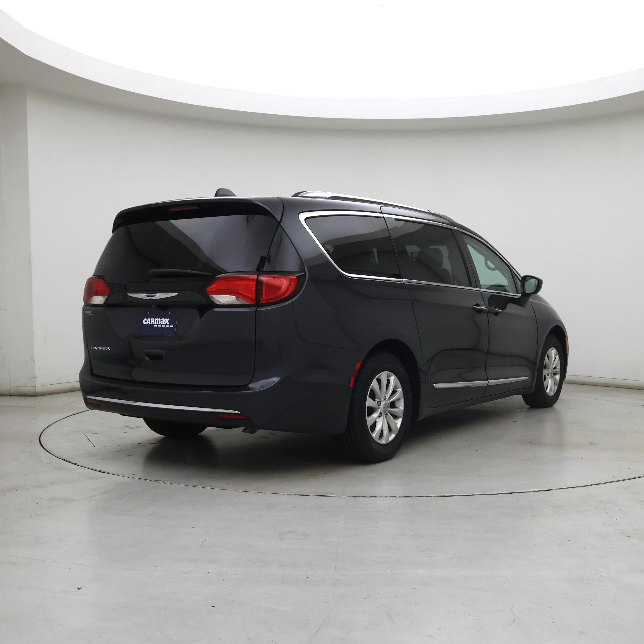 Thumbnail: 2019 Chrysler Pacifica - 8