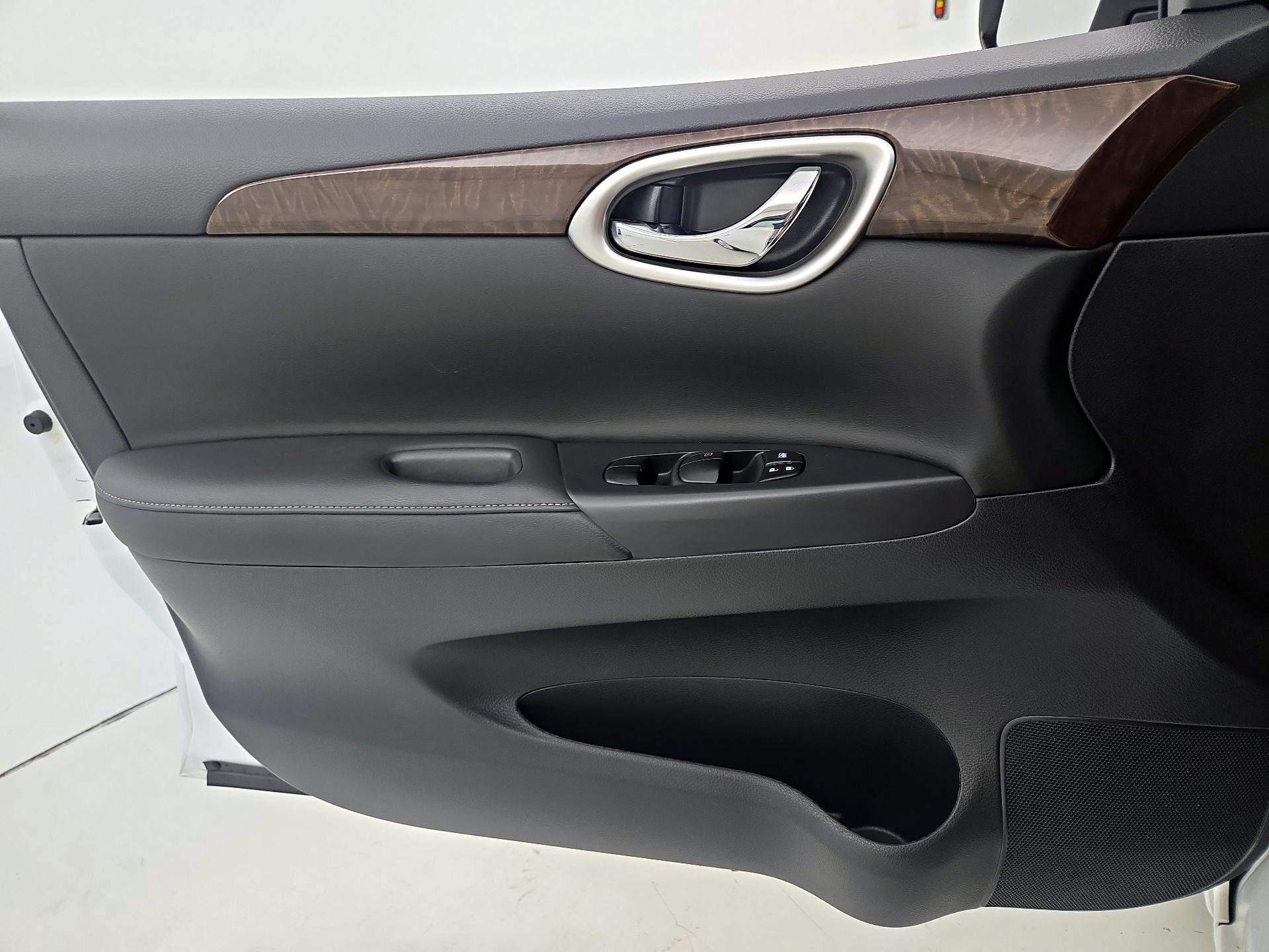 Thumbnail: 2014 Nissan Sentra - 12