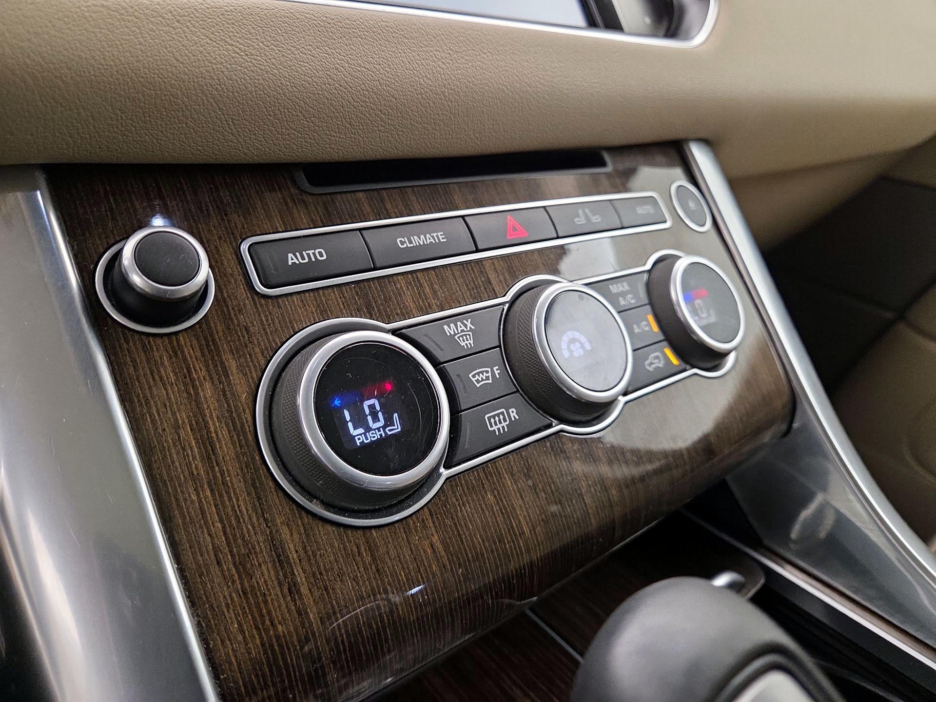 Thumbnail: 2016 Land Rover Range Rover Sport - 15