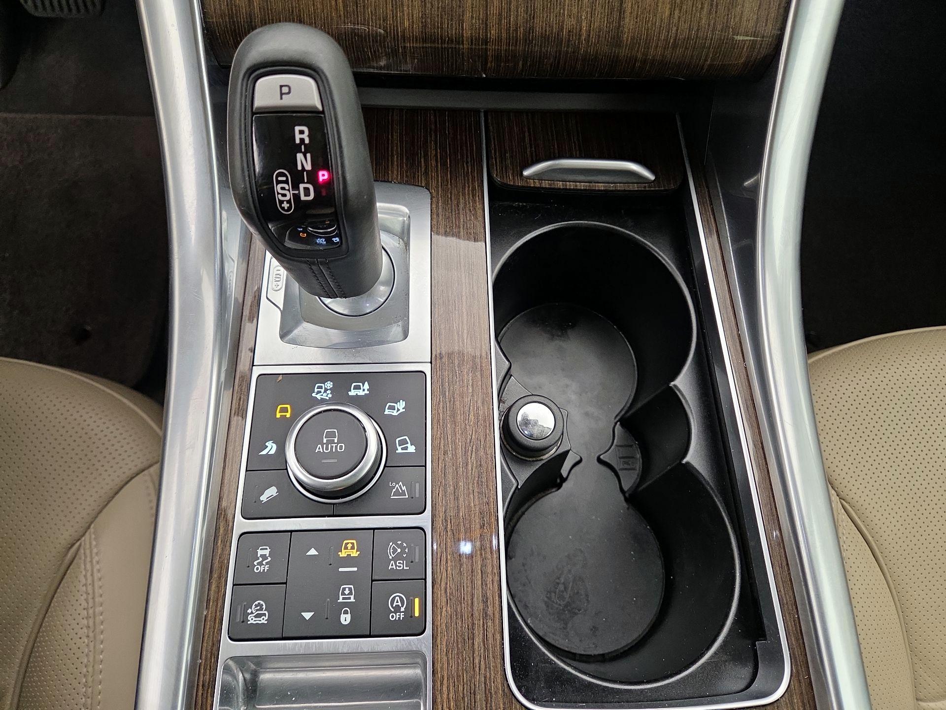 Thumbnail: 2016 Land Rover Range Rover Sport - 16
