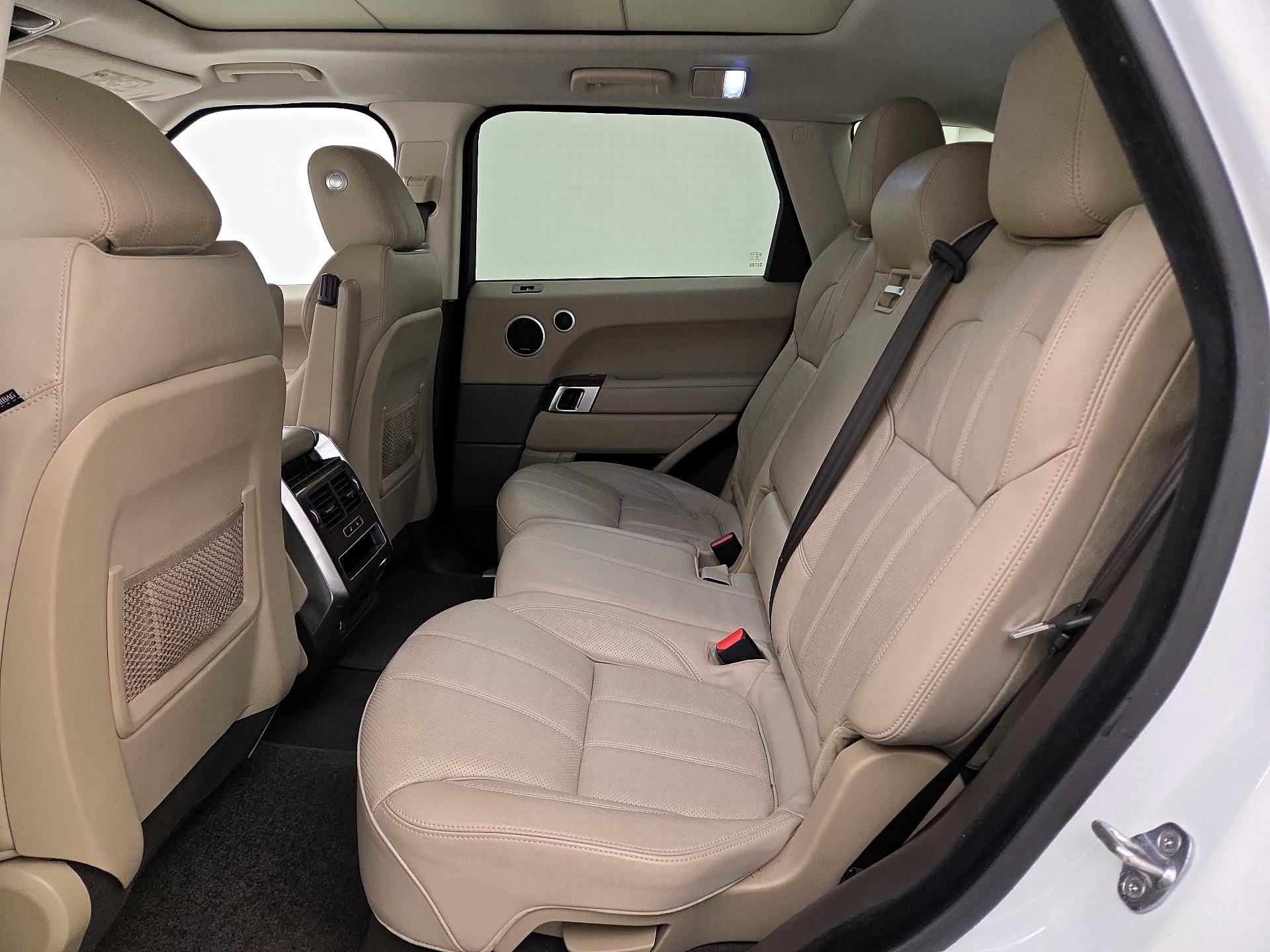 Thumbnail: 2016 Land Rover Range Rover Sport - 18