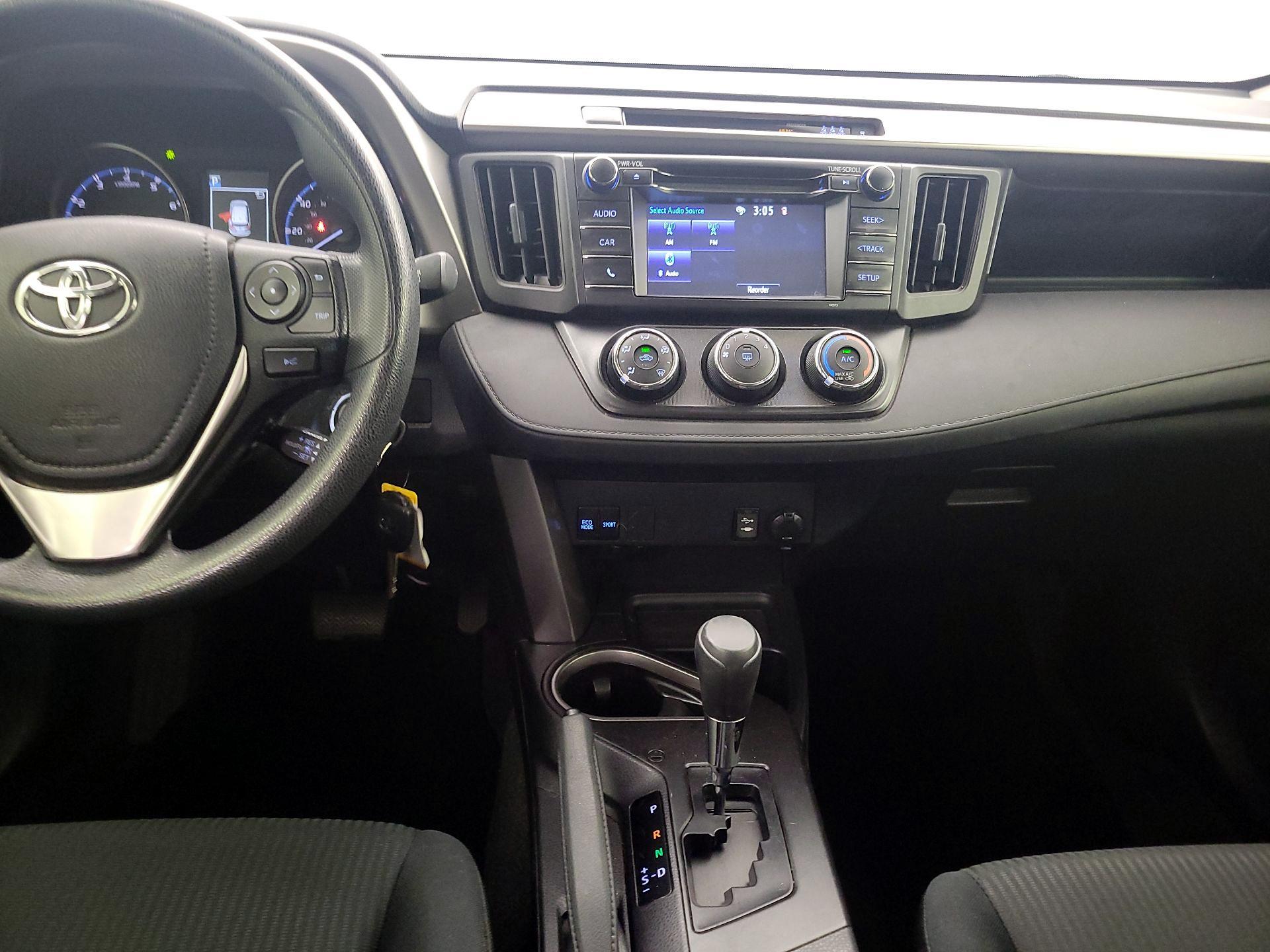 Thumbnail: 2017 Toyota RAV4 - 9