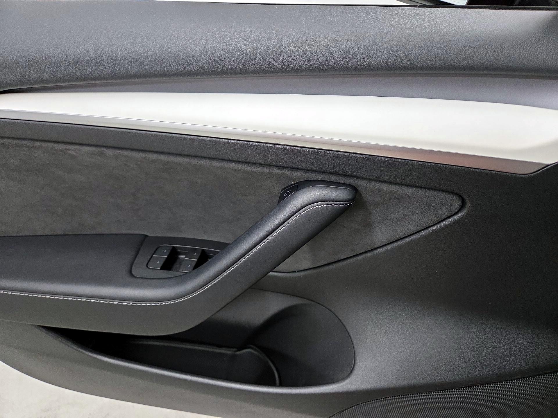 Thumbnail: 2022 Tesla Model 3 - 12