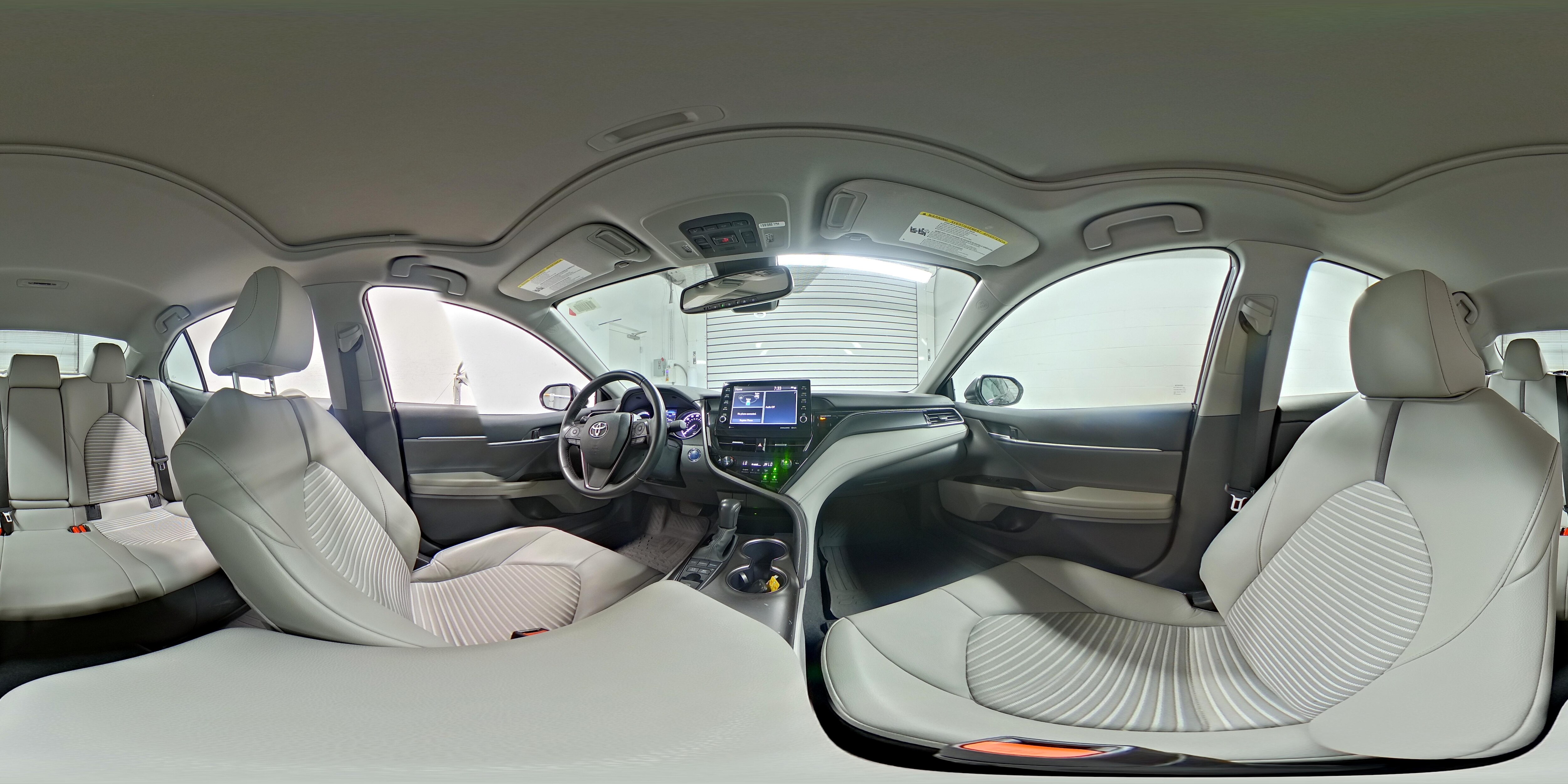 2024 Toyota Camry SE - Photo 18