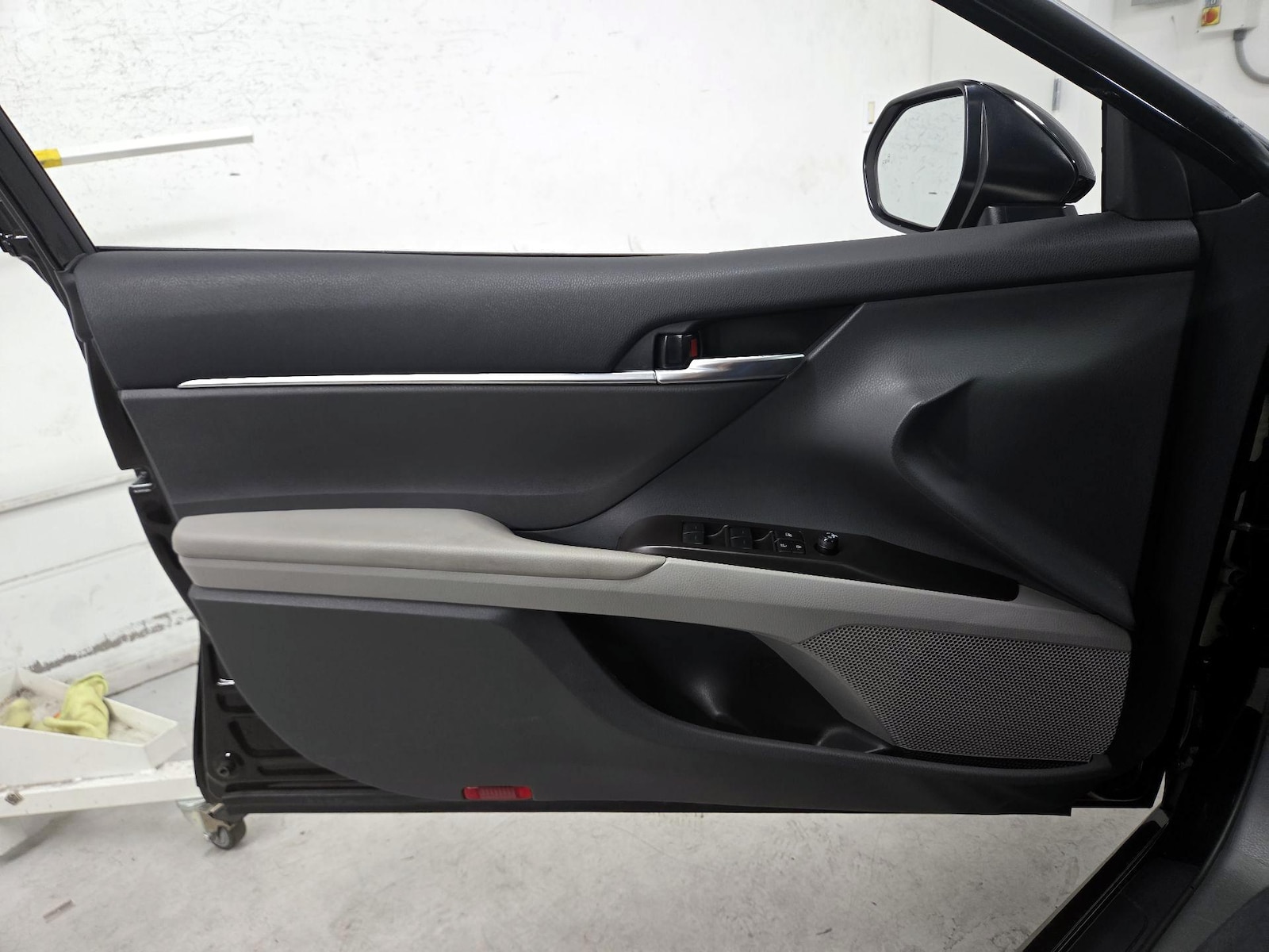 2024 Toyota Camry SE - Photo 11