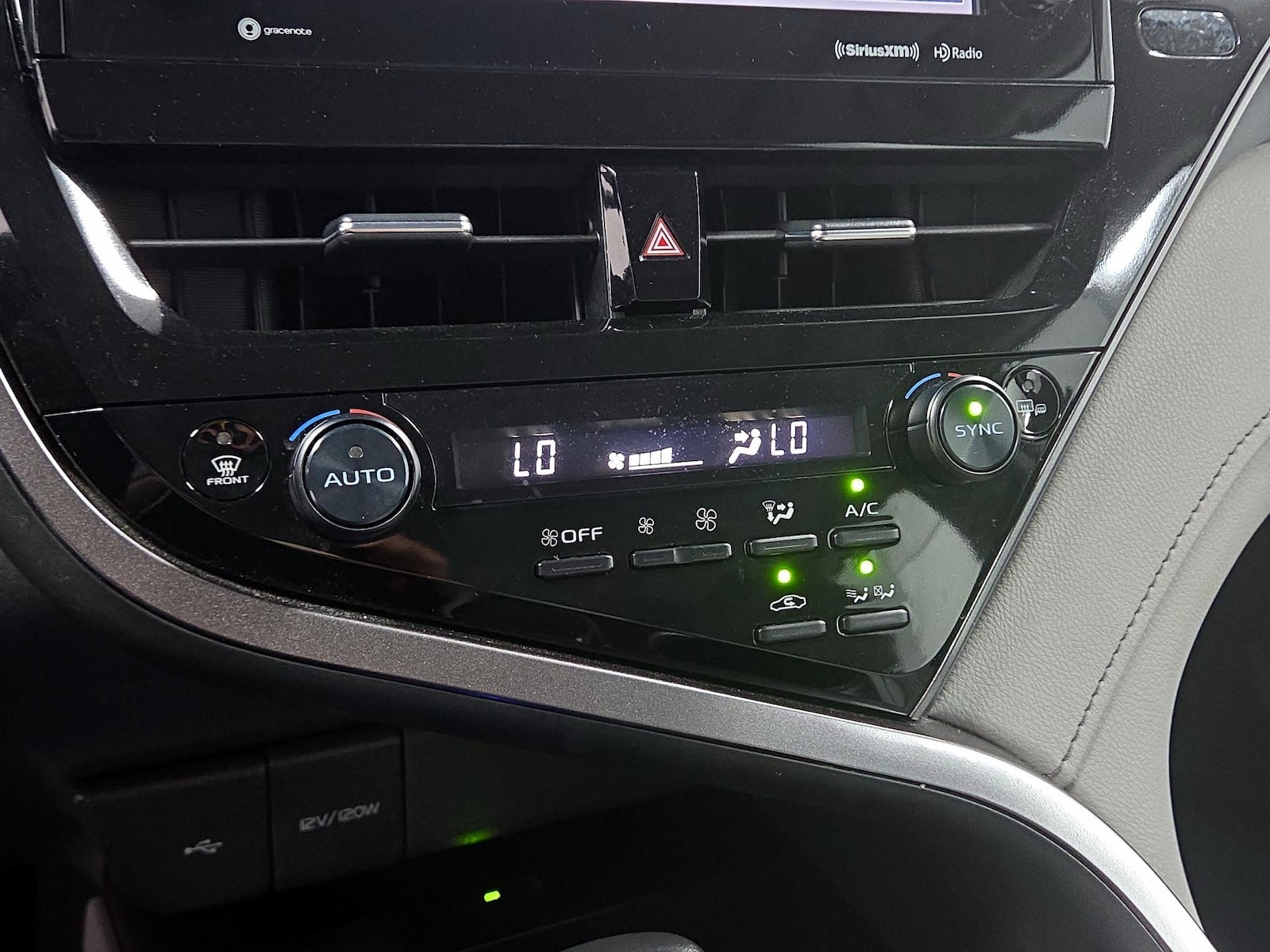 2024 Toyota Camry SE - Photo 13