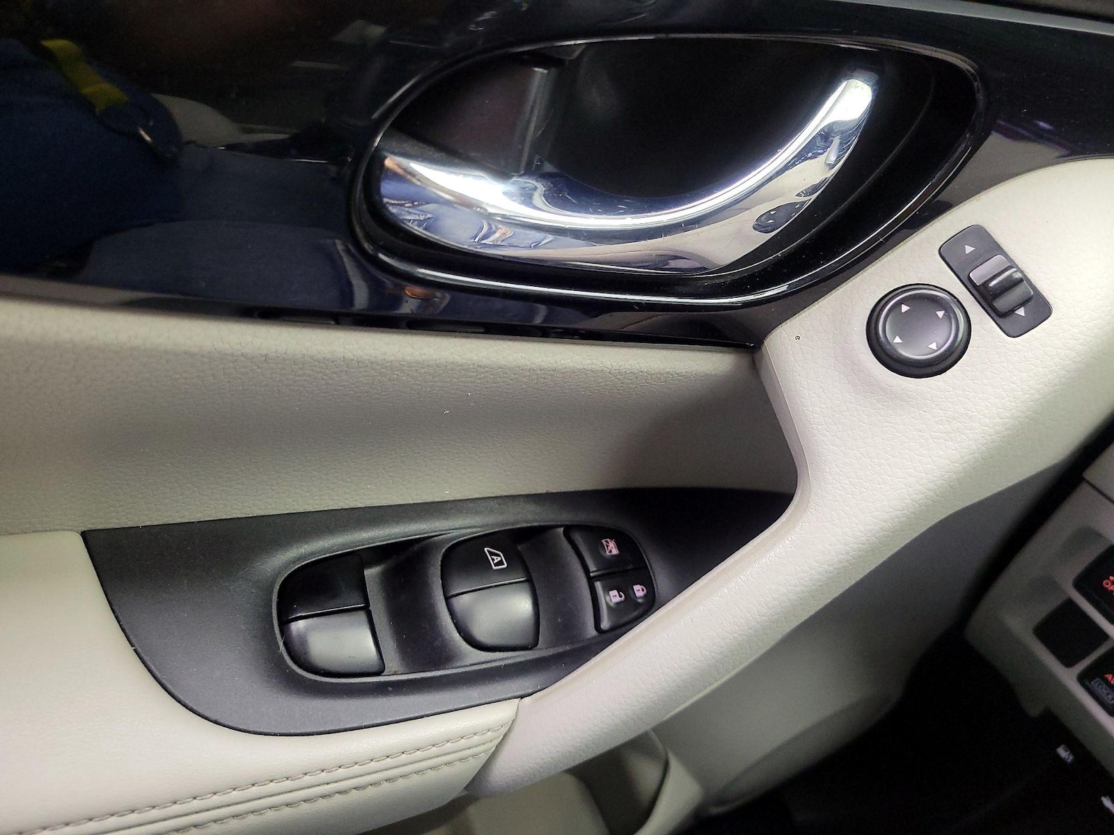 2018 Nissan Rogue Sport SV - Photo 13