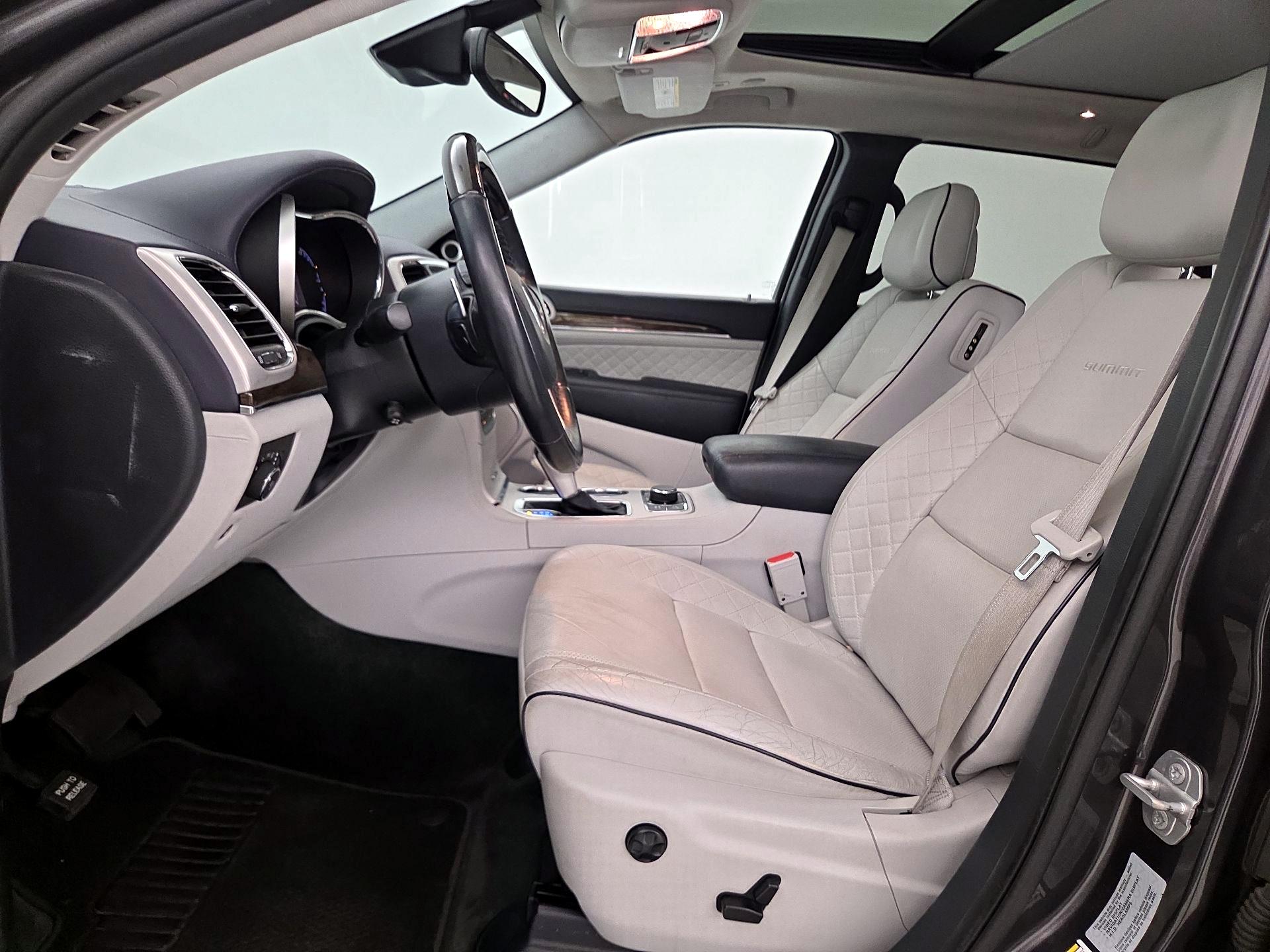 Thumbnail: 2018 Jeep Grand Cherokee - 11