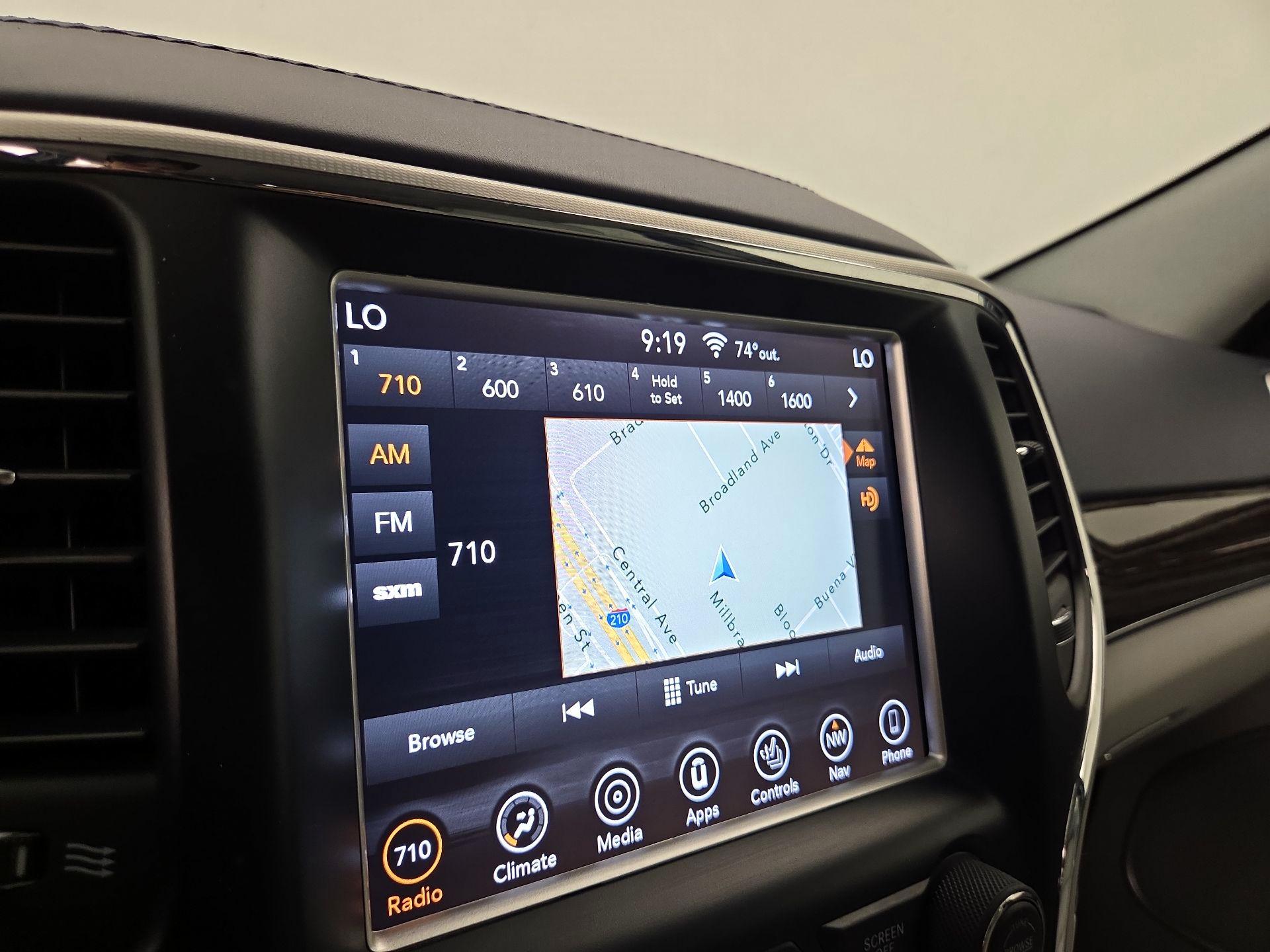 Thumbnail: 2018 Jeep Grand Cherokee - 15