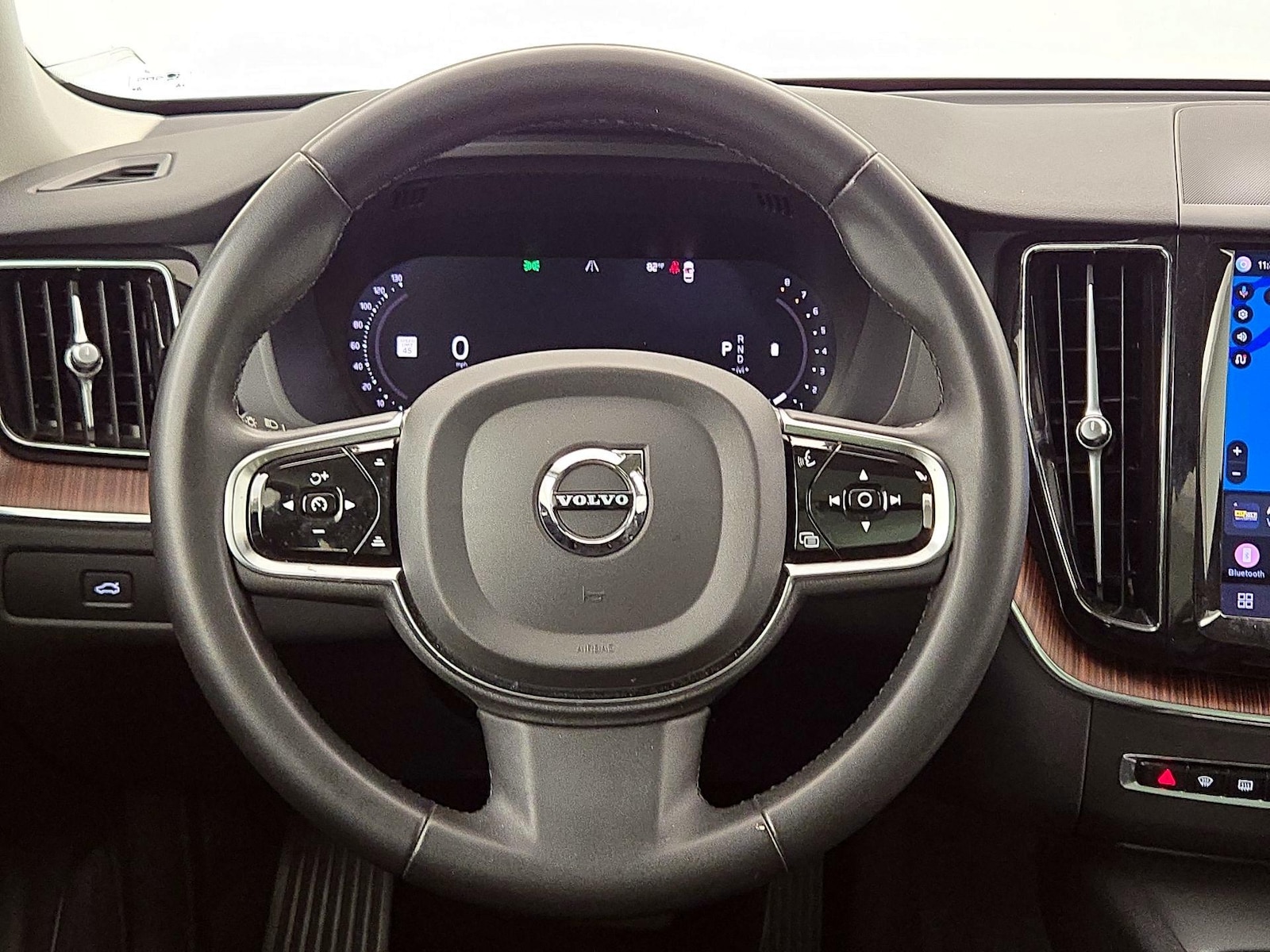 2023 Volvo XC60 Plus - Photo 2