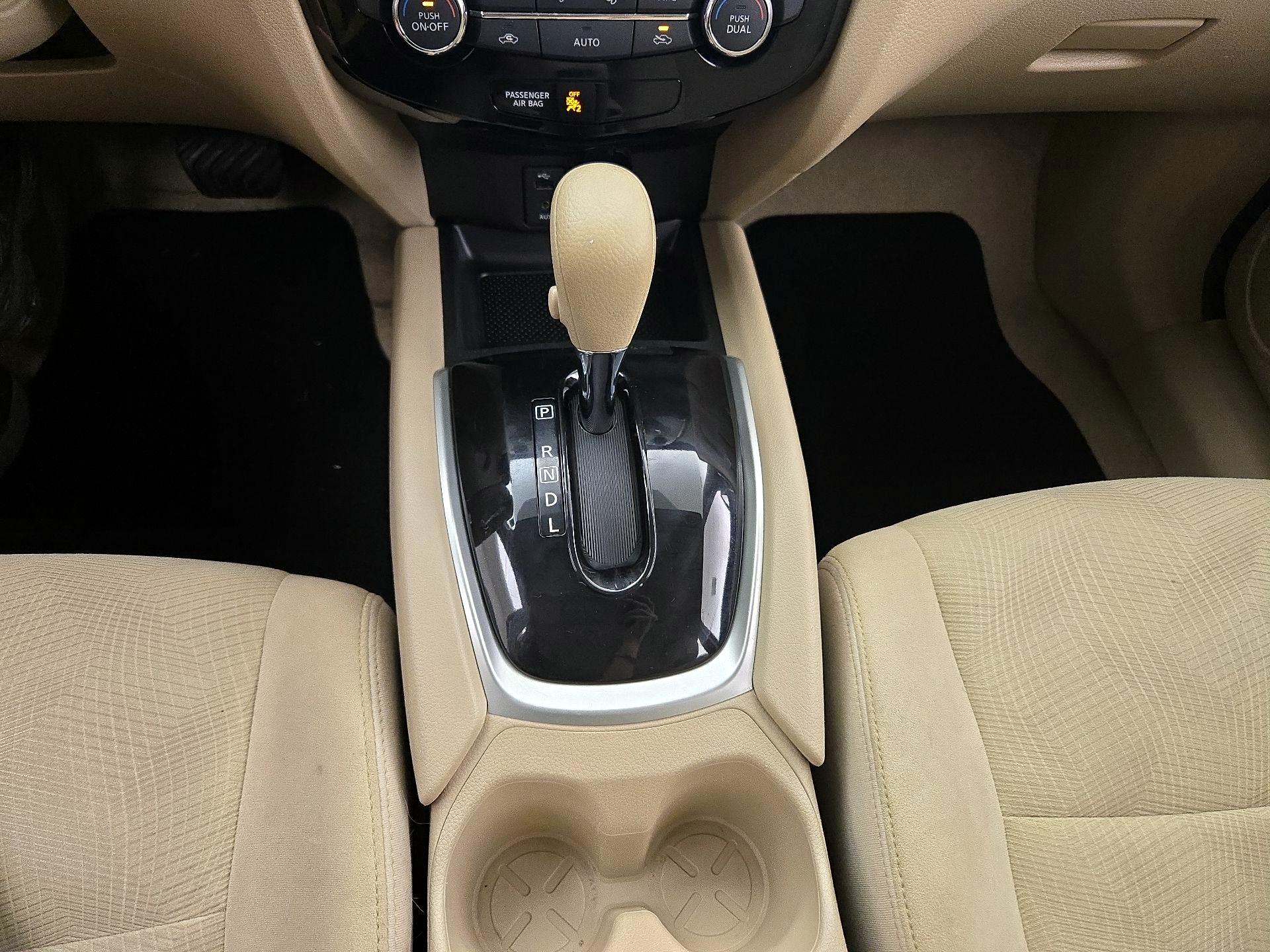 Thumbnail: 2015 Nissan Rogue - 16