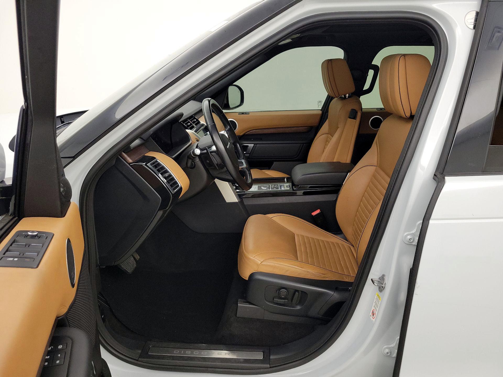 Thumbnail: 2018 Land Rover Discovery - 11