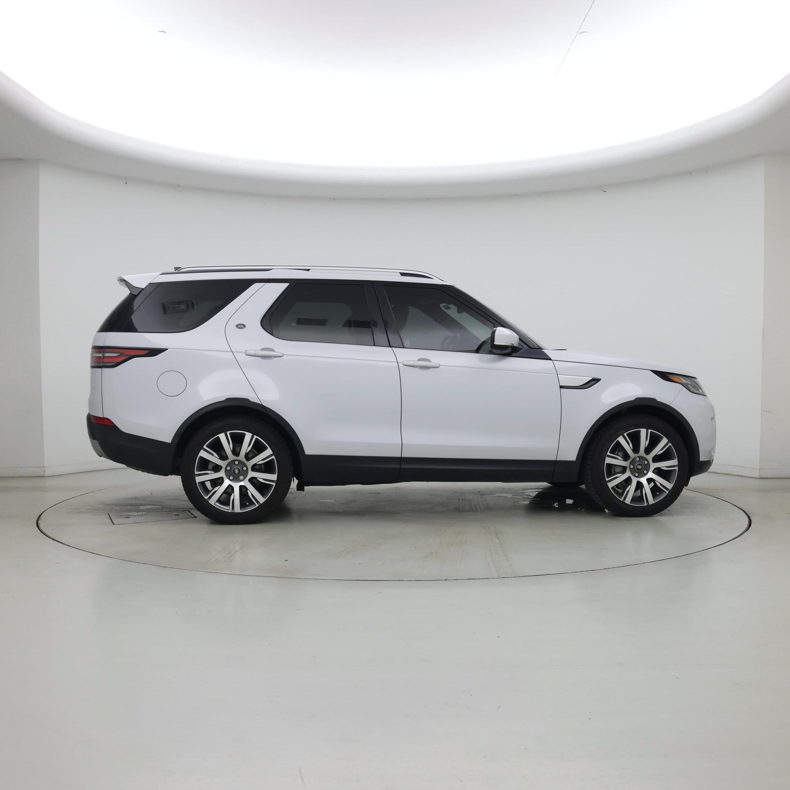 Thumbnail: 2018 Land Rover Discovery - 7