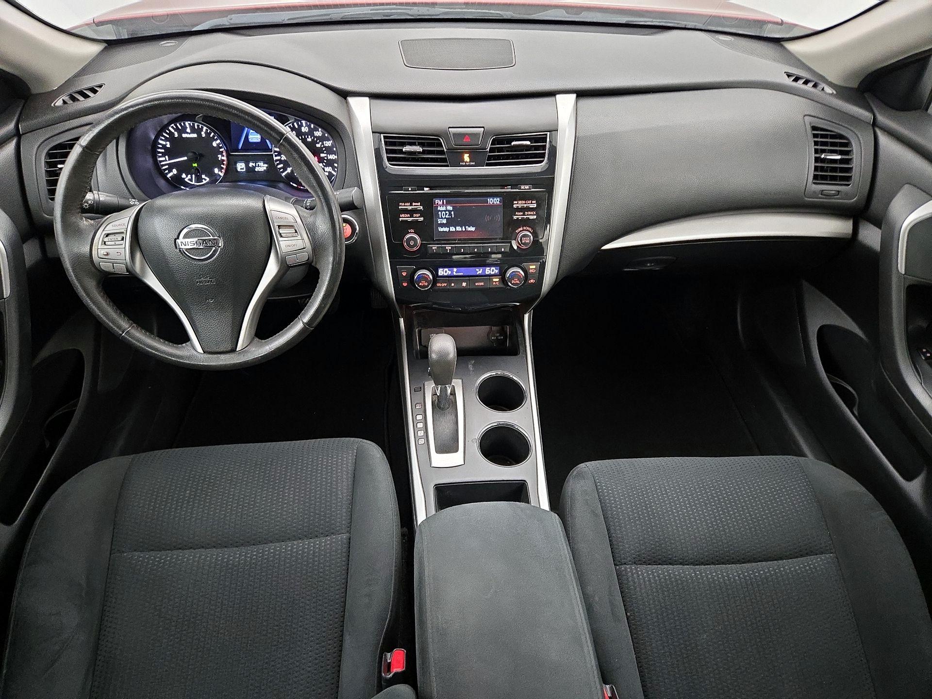 Thumbnail: 2015 Nissan Altima - 9
