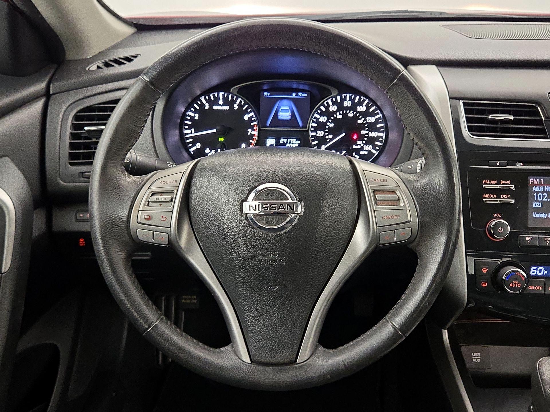 Thumbnail: 2015 Nissan Altima - 10