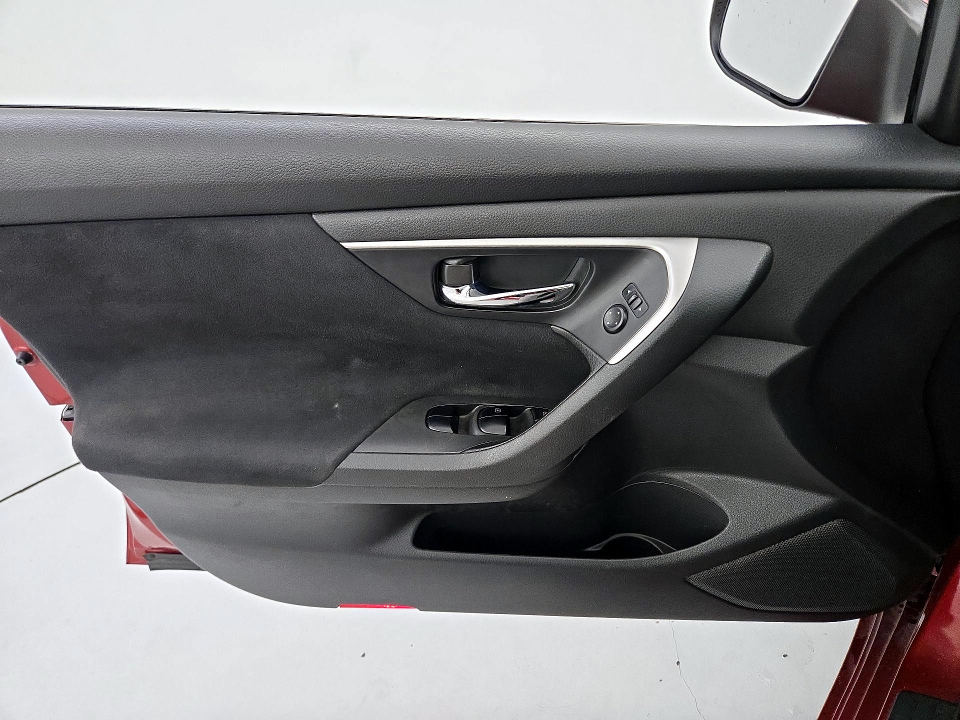 Thumbnail: 2015 Nissan Altima - 12