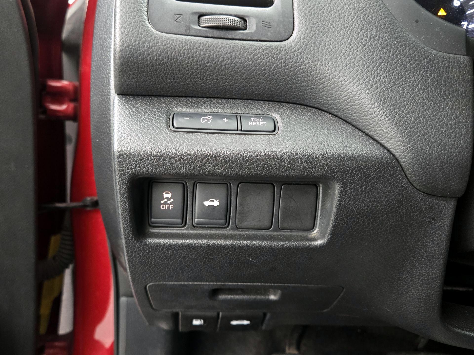 Thumbnail: 2015 Nissan Altima - 13