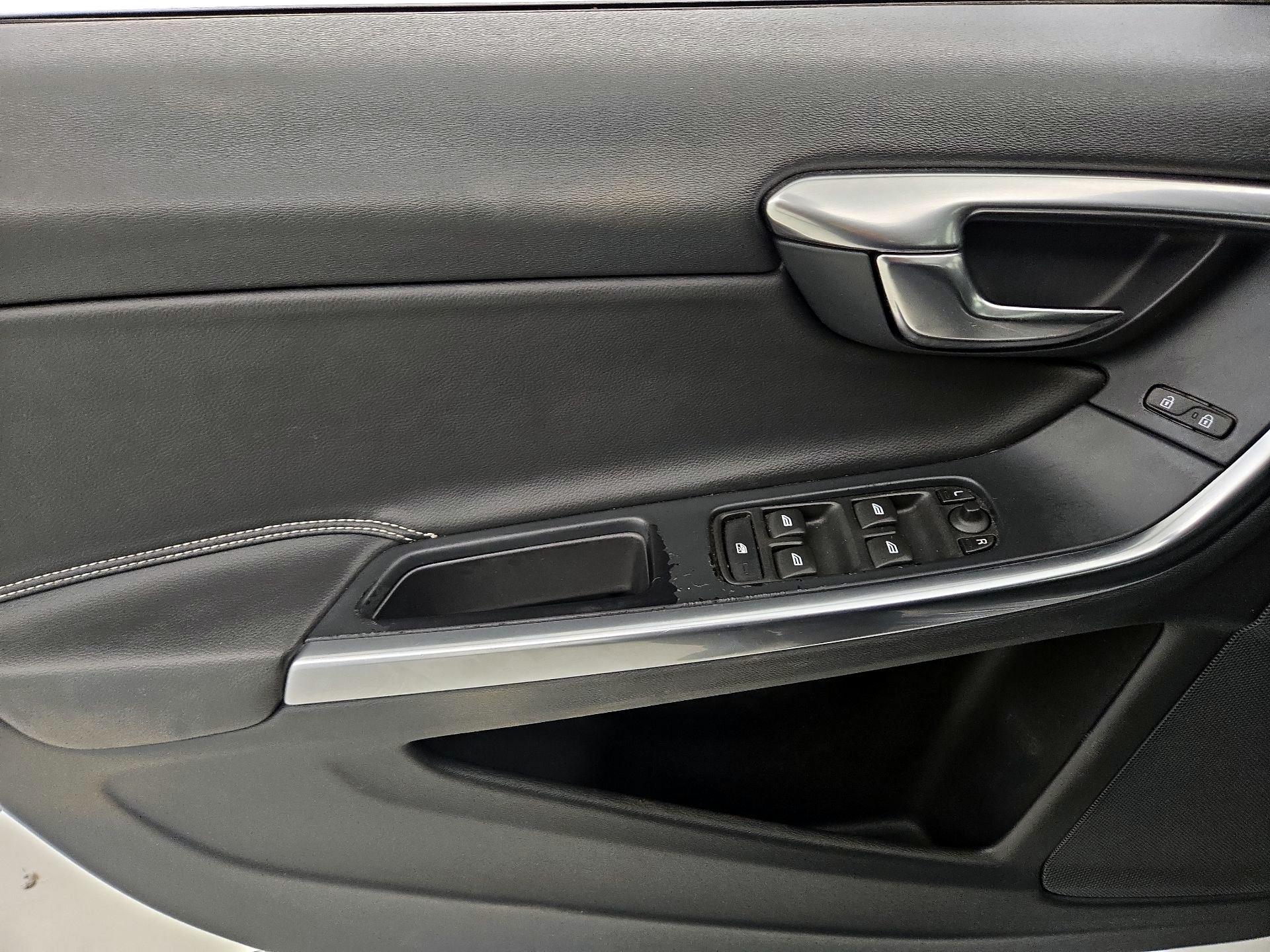 Thumbnail: 2018 Volvo S60 - 12