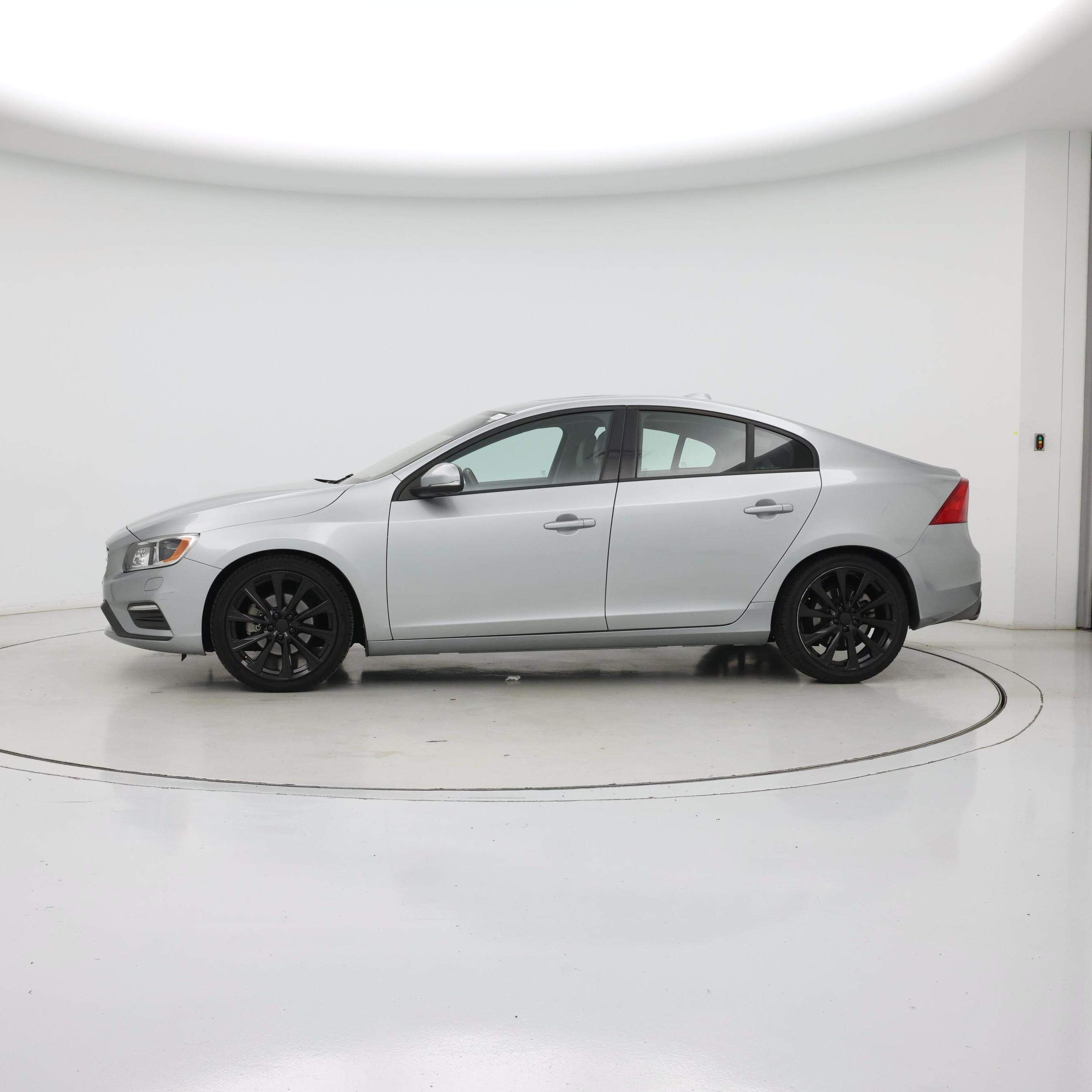 Thumbnail: 2018 Volvo S60 - 3