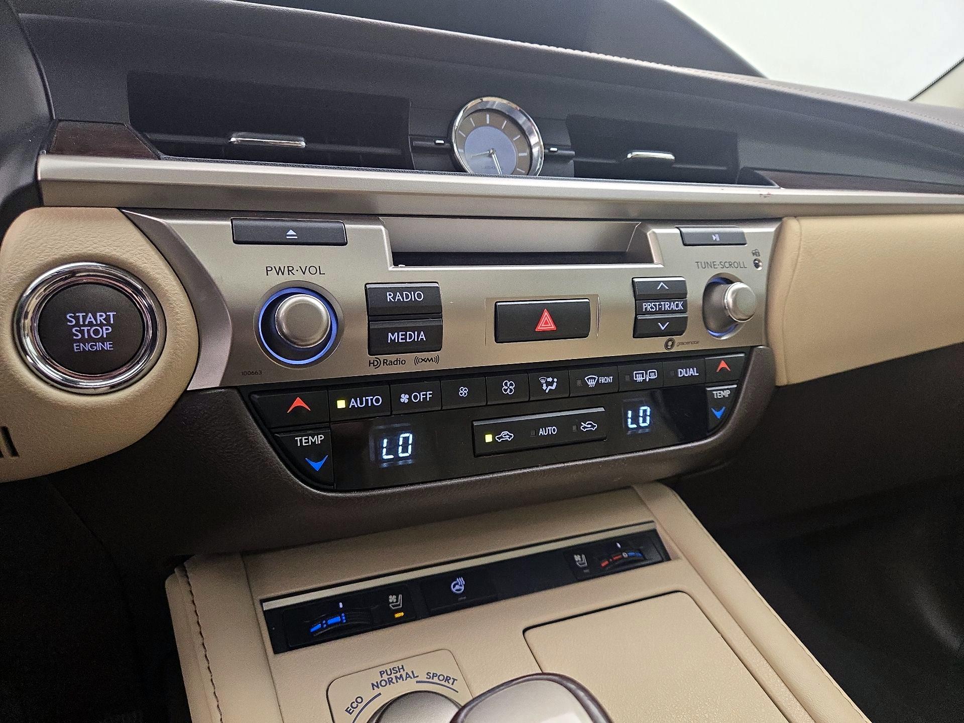 Thumbnail: 2017 Lexus ES - 16