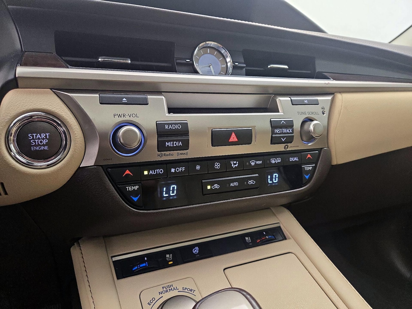 2017 Lexus ES 350 - Photo 17