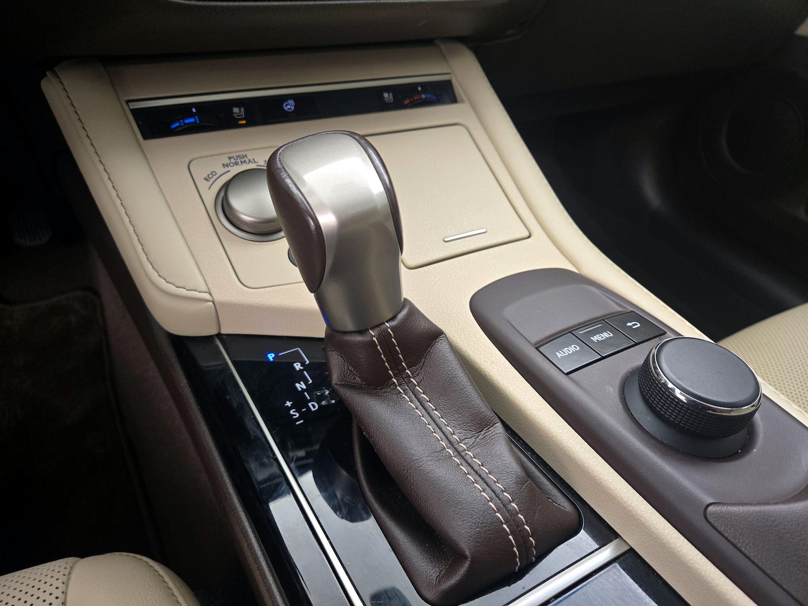 2017 Lexus ES 350 - Photo 18