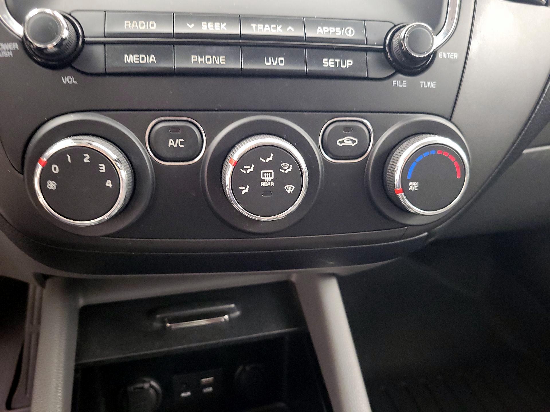 Thumbnail: 2018 Kia Forte - 16