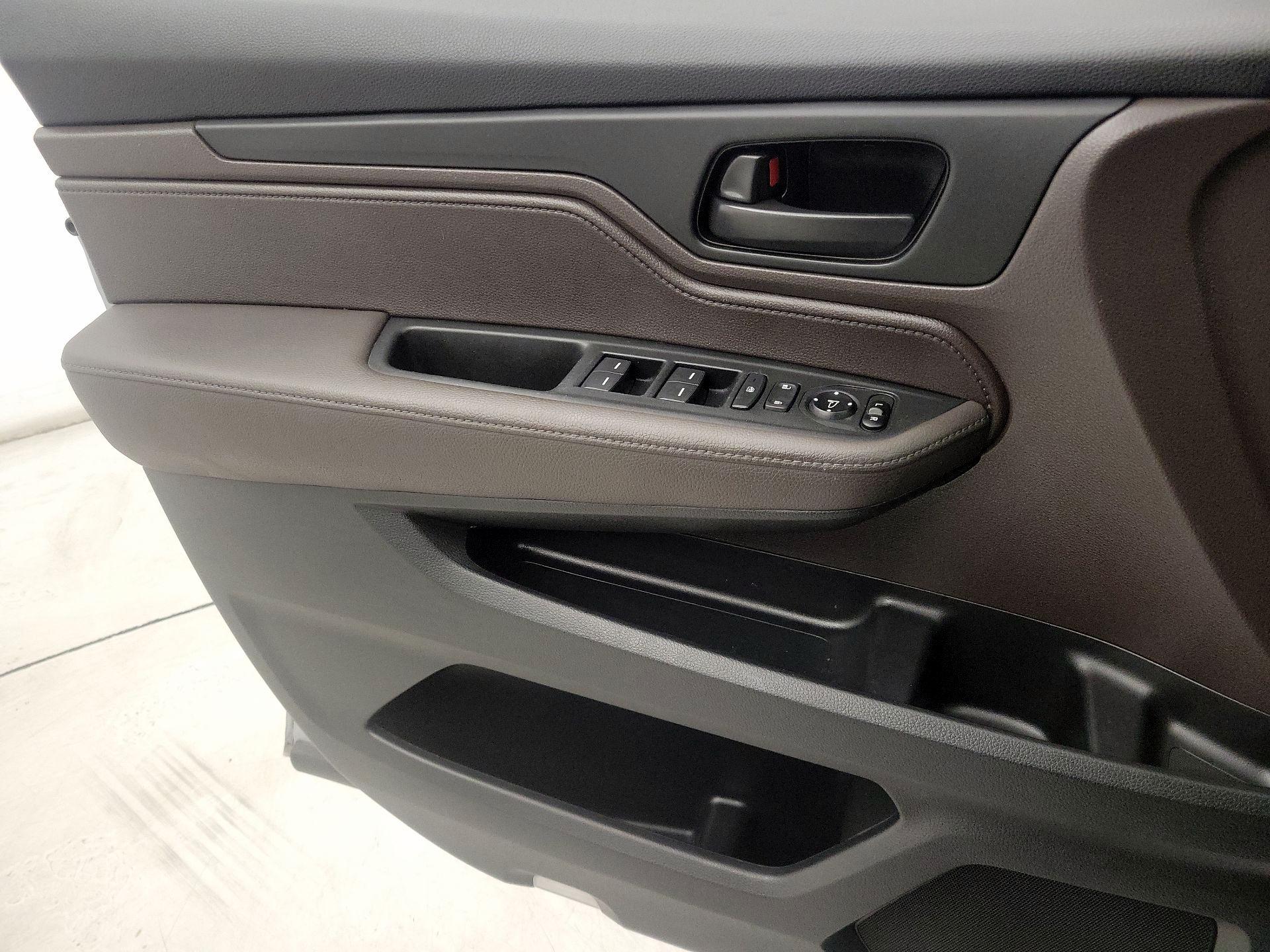Thumbnail: 2019 Honda Odyssey - 12