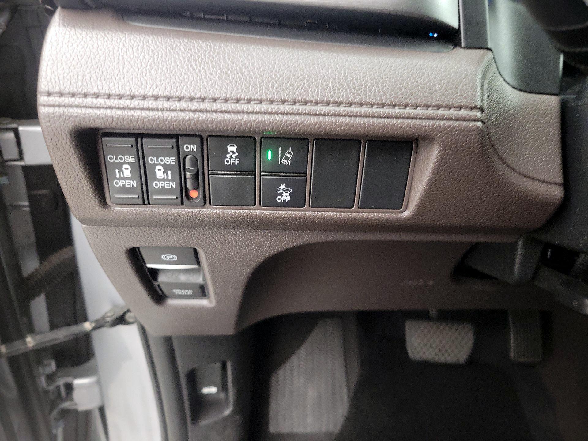 Thumbnail: 2019 Honda Odyssey - 13