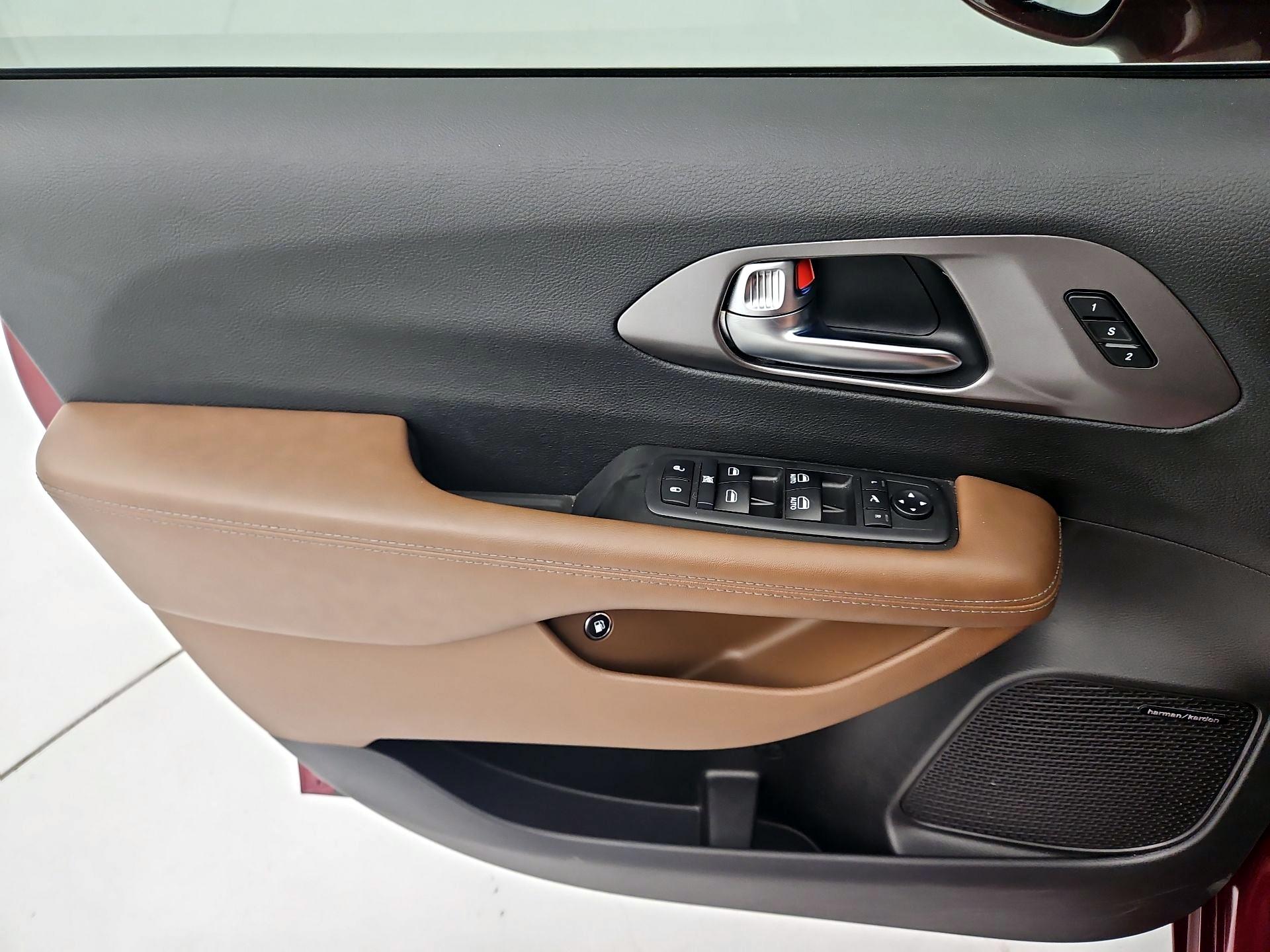 Thumbnail: 2019 Chrysler Pacifica - 12