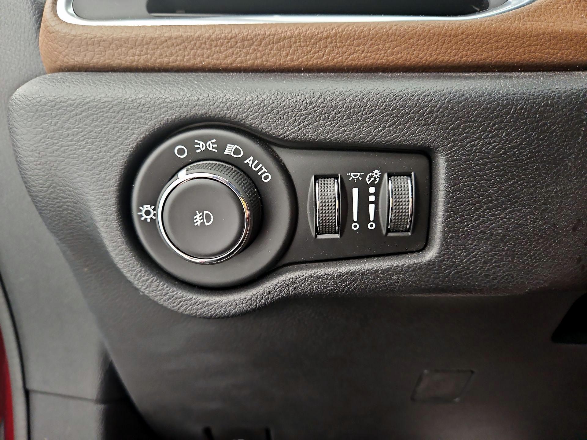 Thumbnail: 2019 Chrysler Pacifica - 13