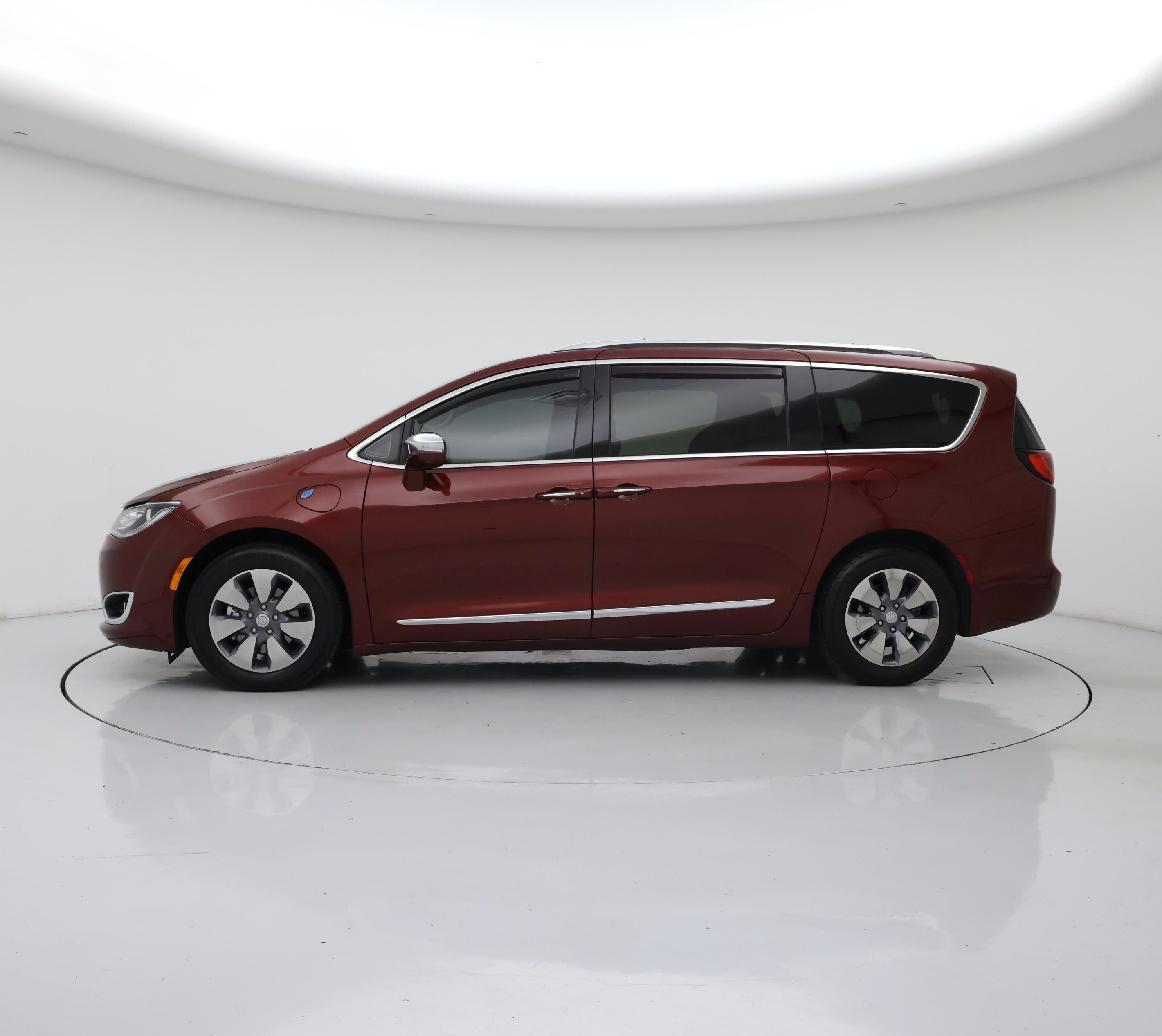 Thumbnail: 2019 Chrysler Pacifica - 3
