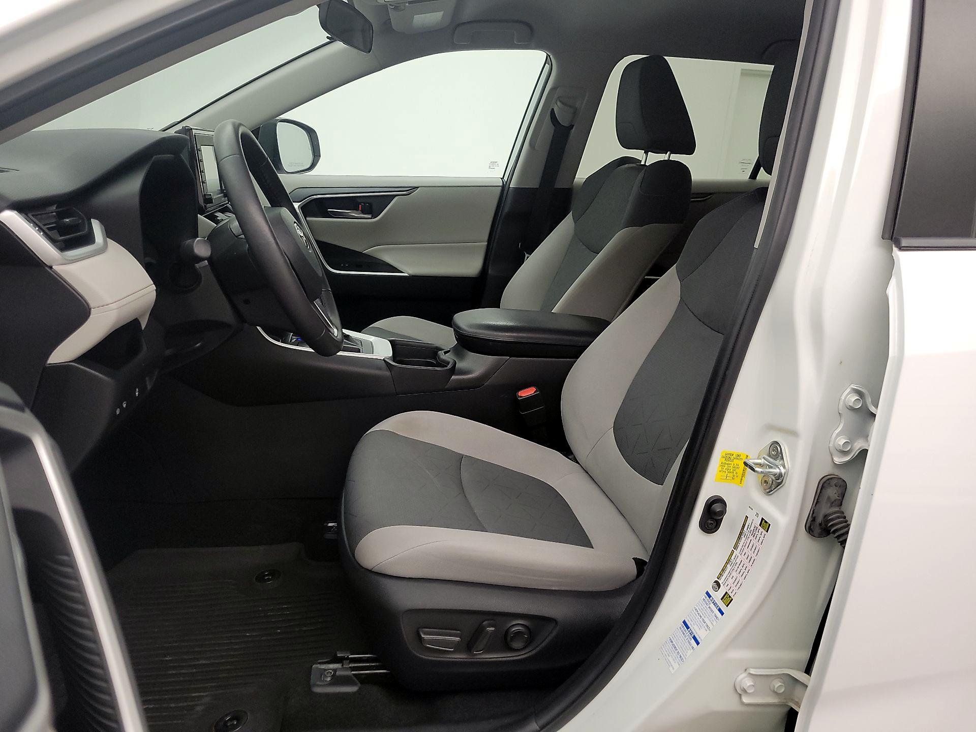 Thumbnail: 2021 Toyota RAV4 - 11