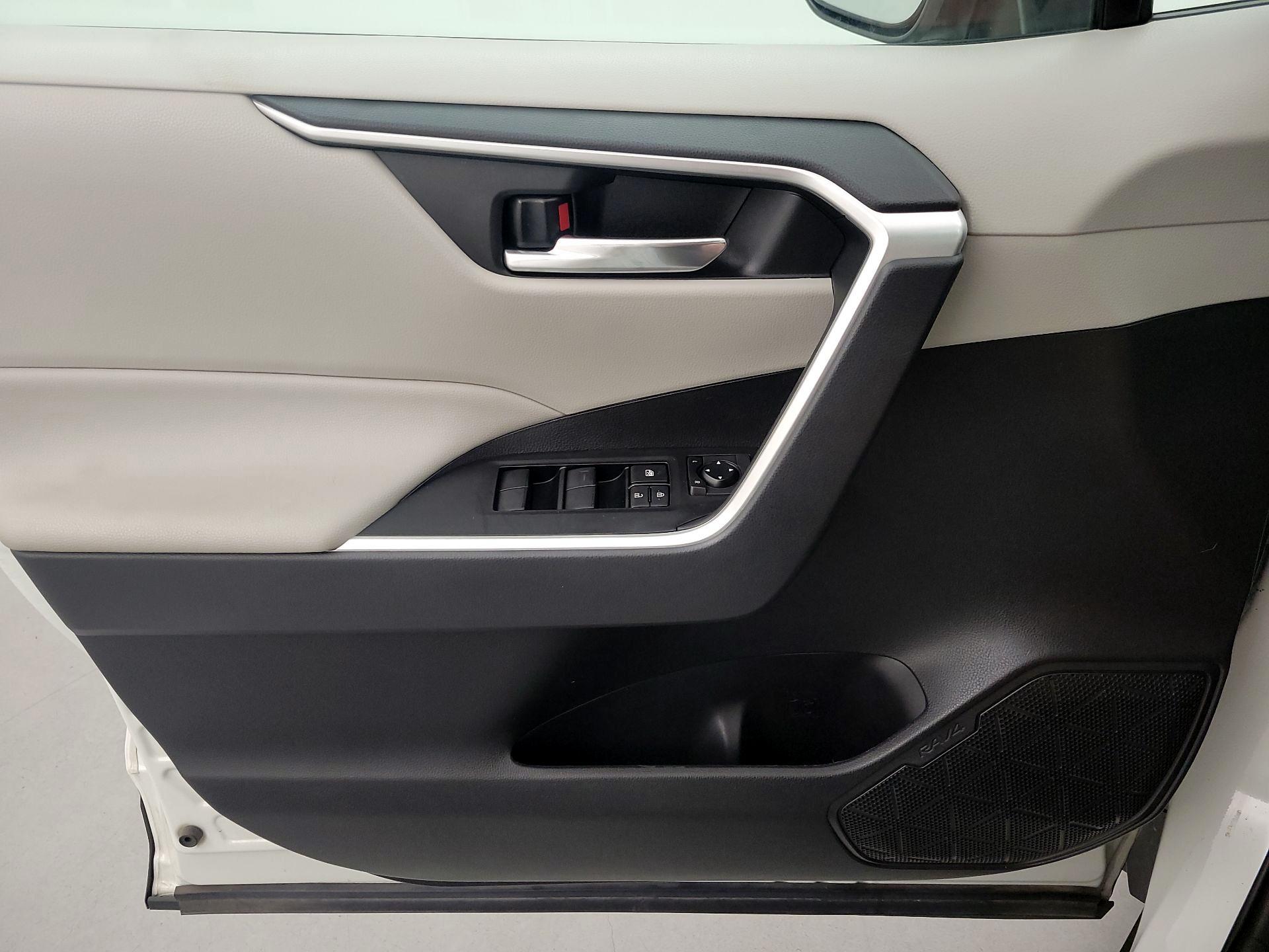 Thumbnail: 2021 Toyota RAV4 - 12