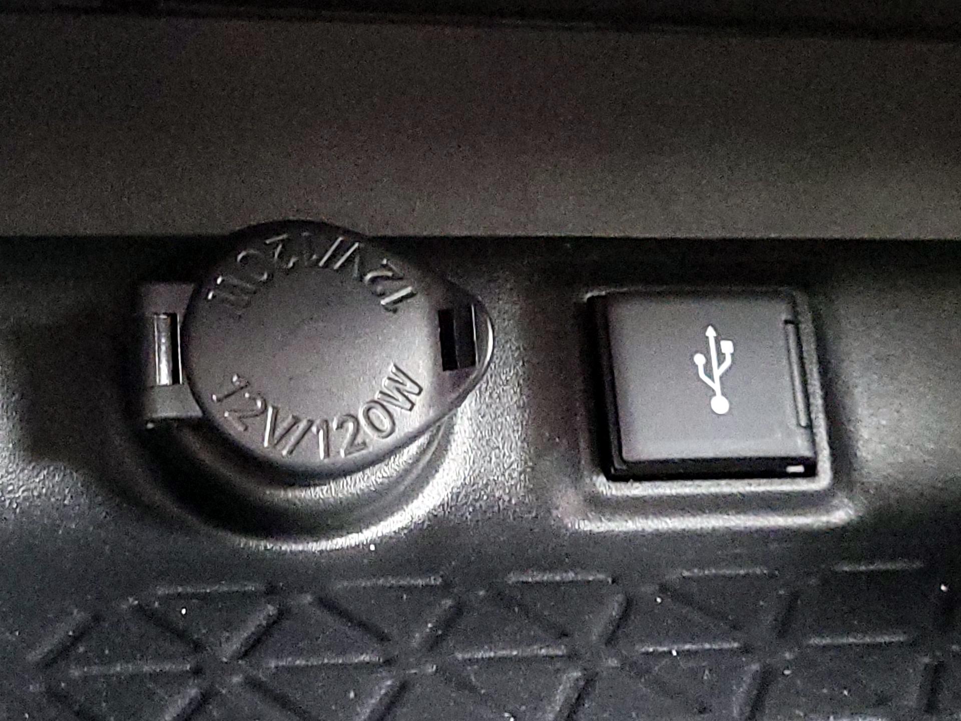 Thumbnail: 2021 Toyota RAV4 - 19