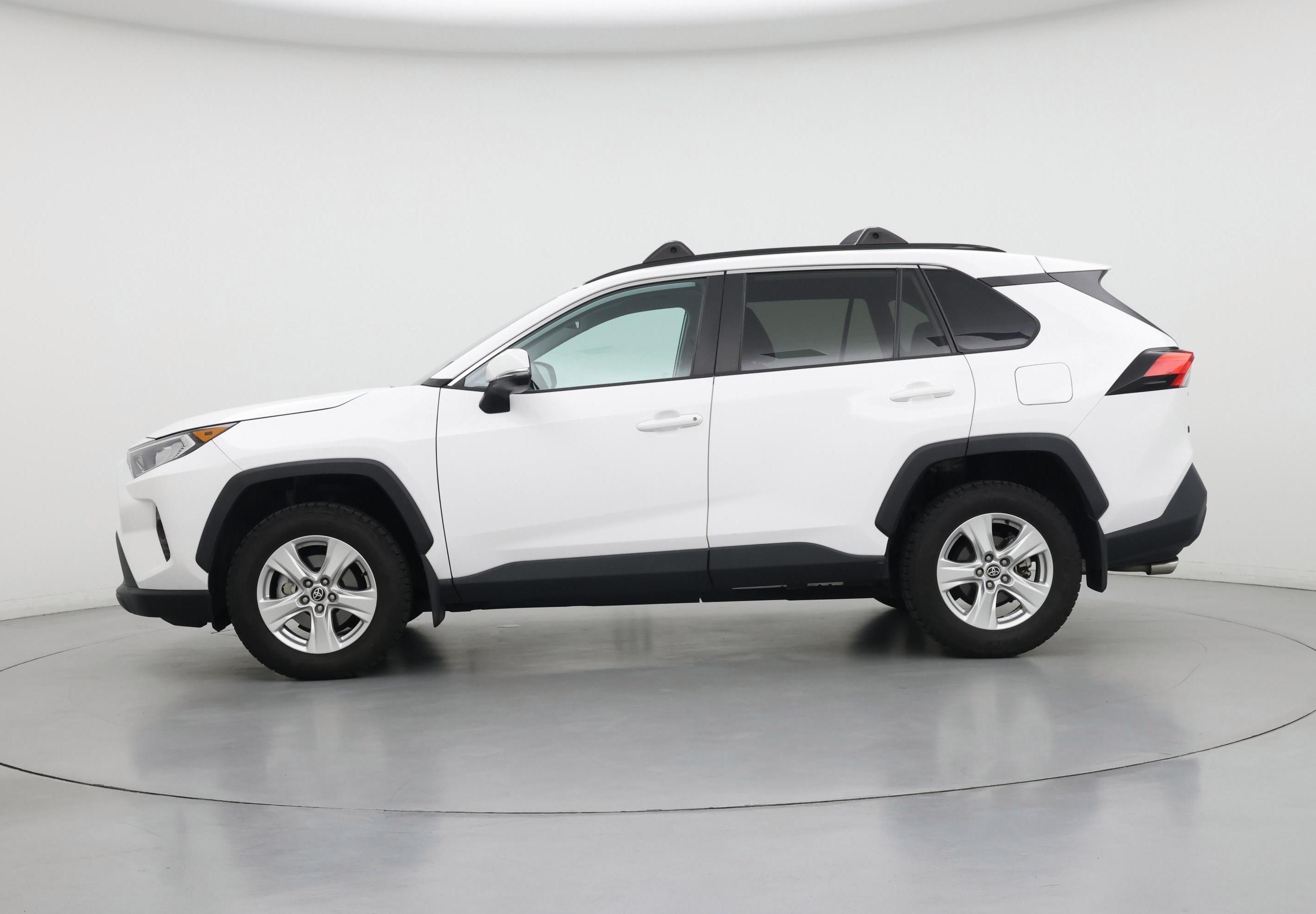 Thumbnail: 2021 Toyota RAV4 - 3