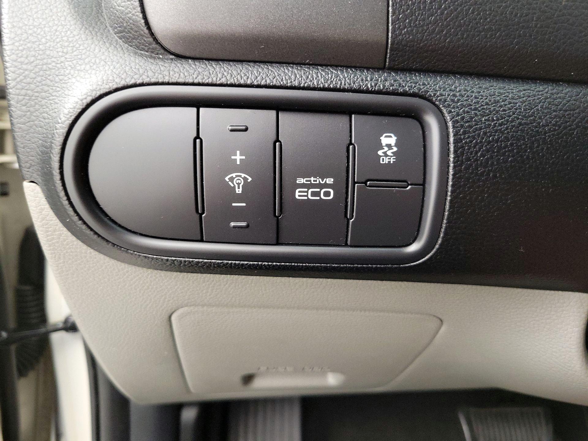Thumbnail: 2015 Kia Forte - 13