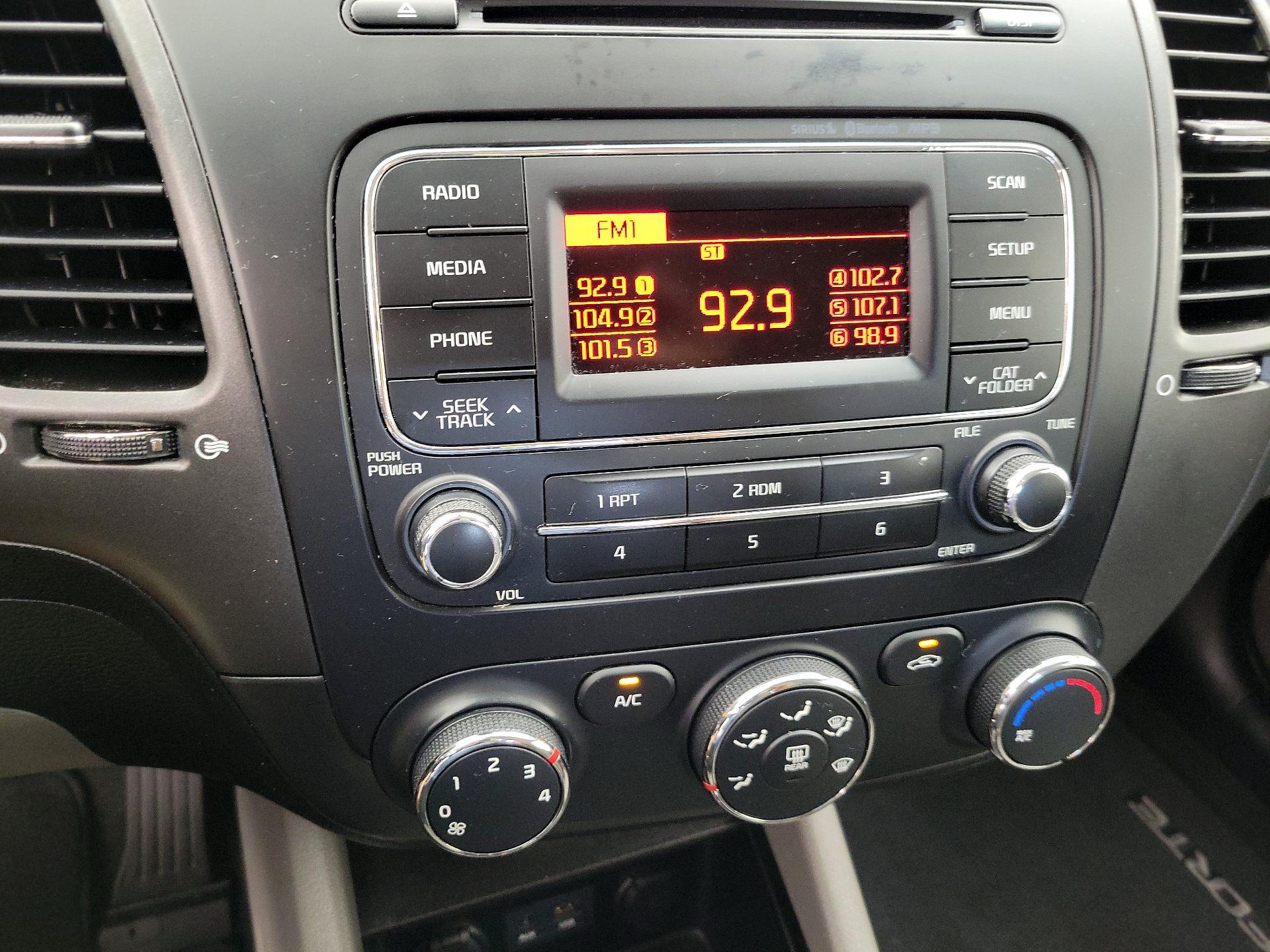 Thumbnail: 2015 Kia Forte - 14