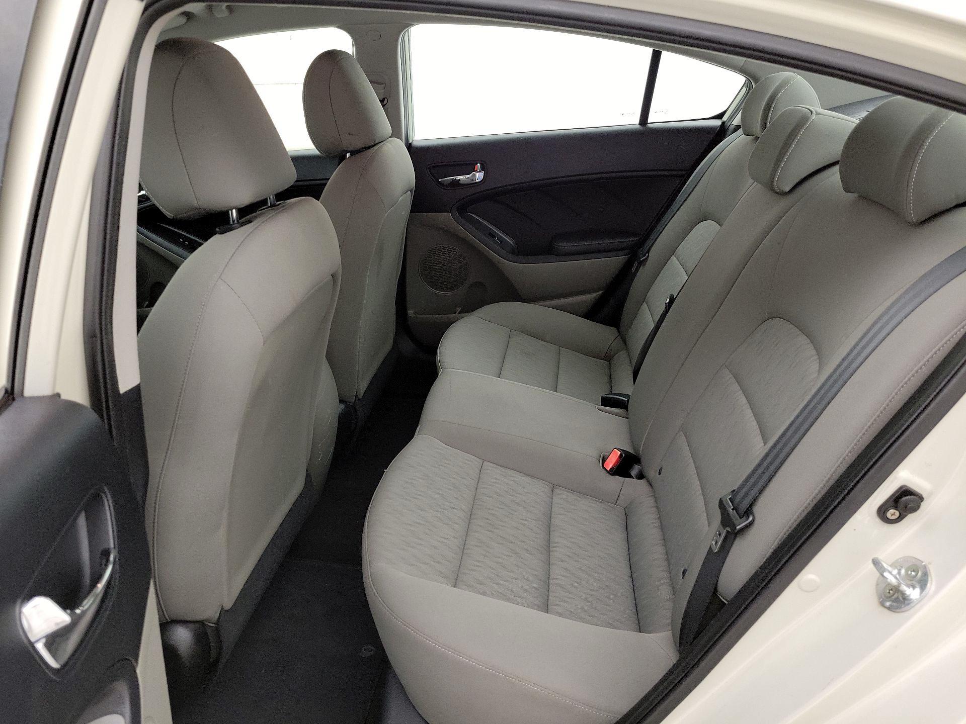 Thumbnail: 2015 Kia Forte - 18