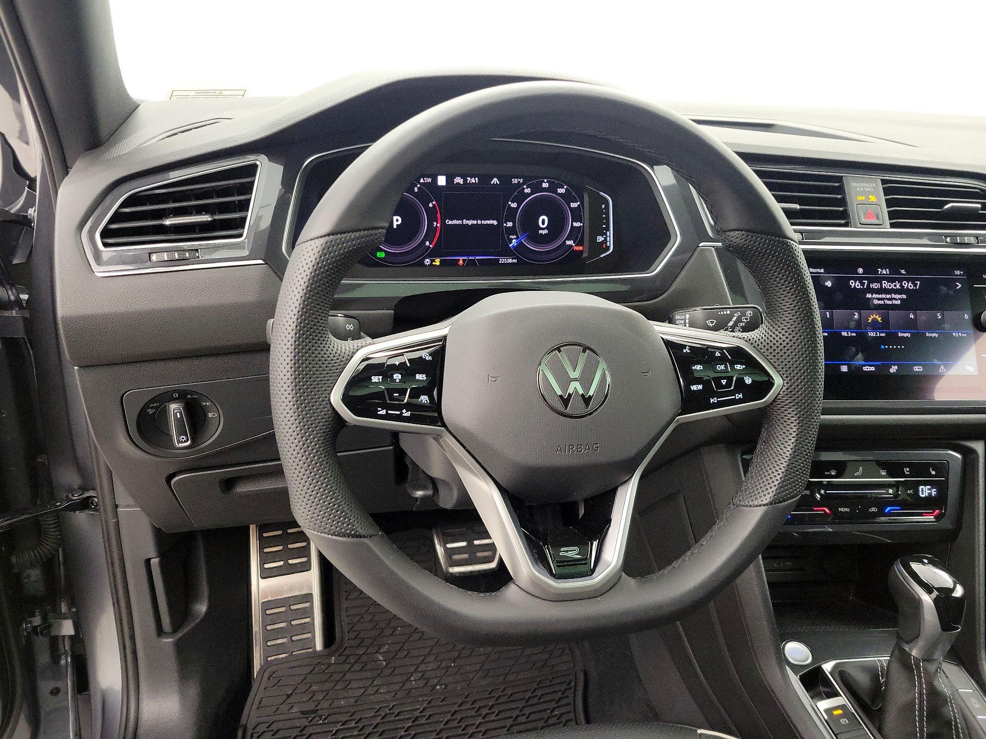 Thumbnail: 2022 Volkswagen Tiguan - 10