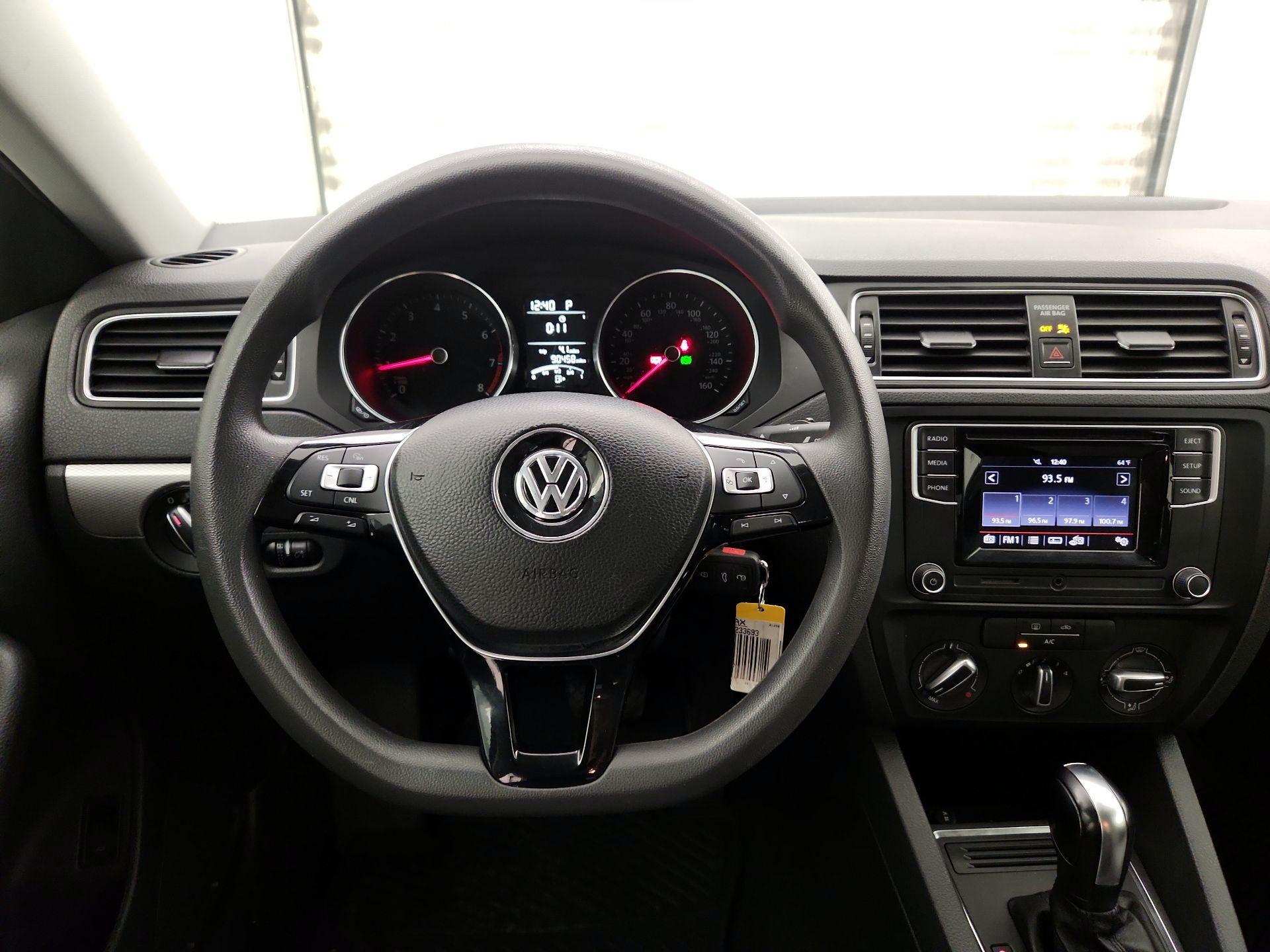 Thumbnail: 2018 Volkswagen Jetta - 10