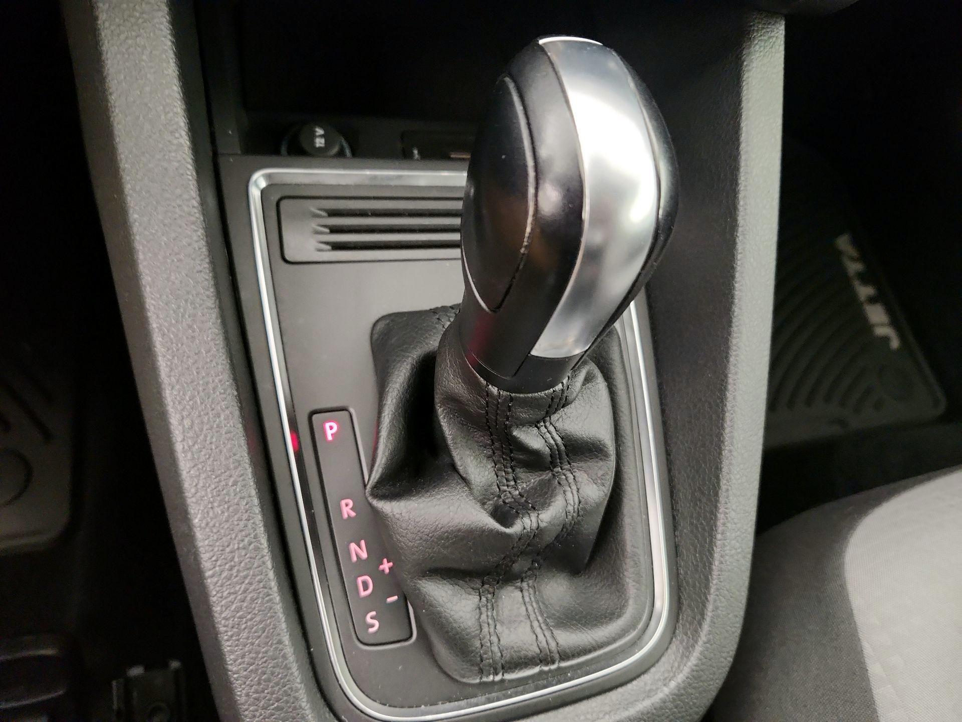 Thumbnail: 2018 Volkswagen Jetta - 17