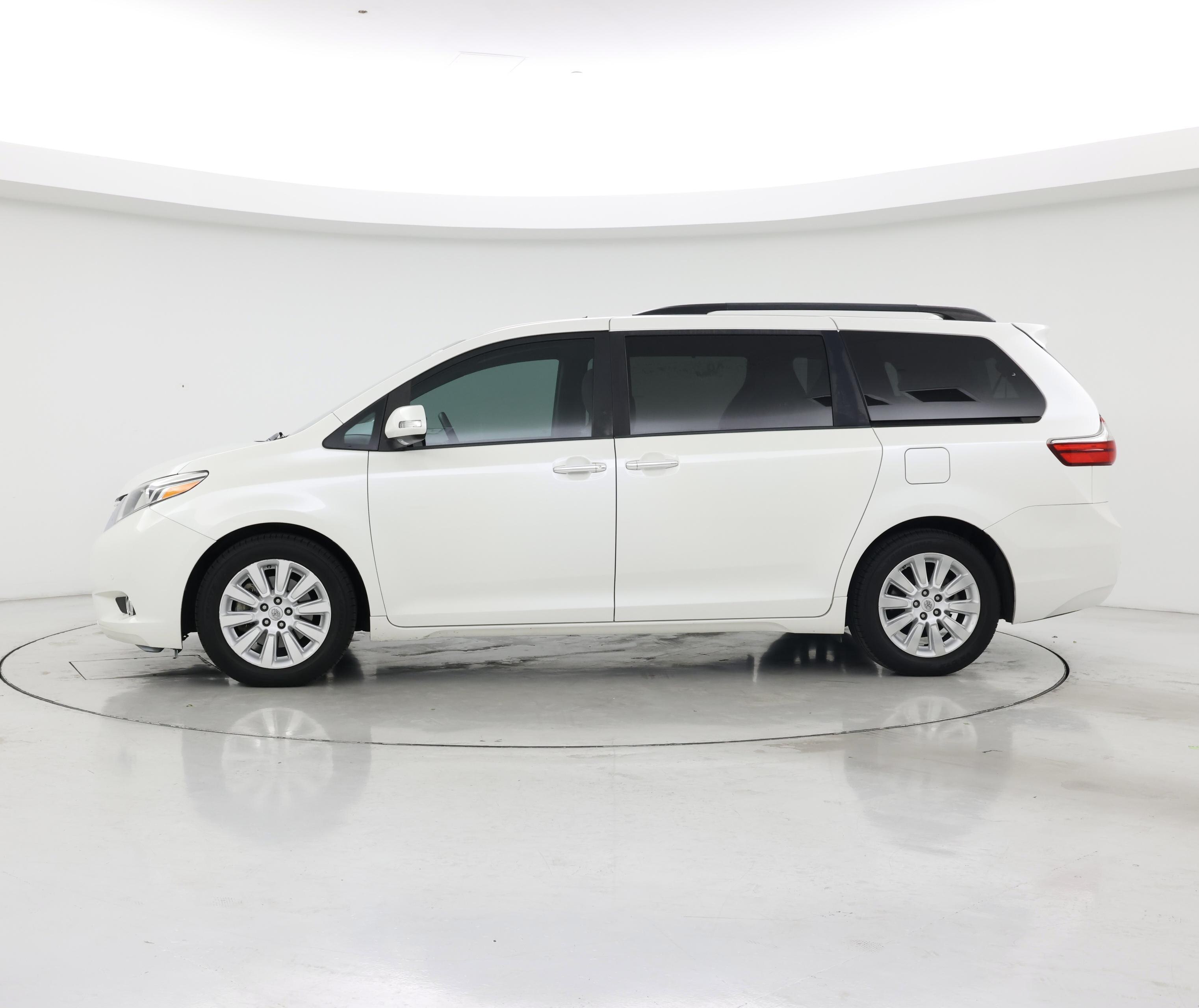Thumbnail: 2015 Toyota Sienna - 3