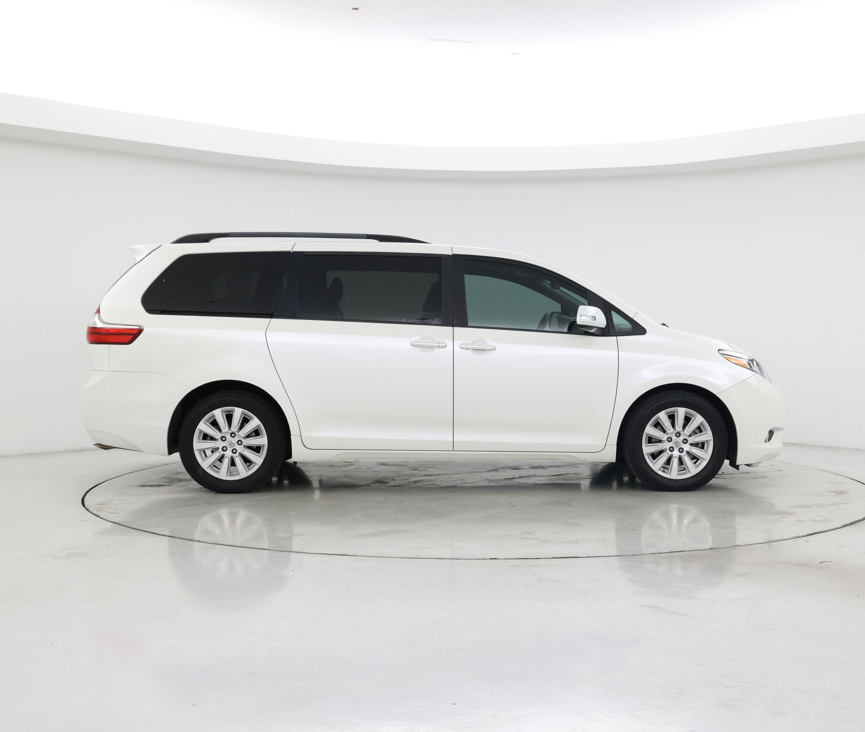 Thumbnail: 2015 Toyota Sienna - 7