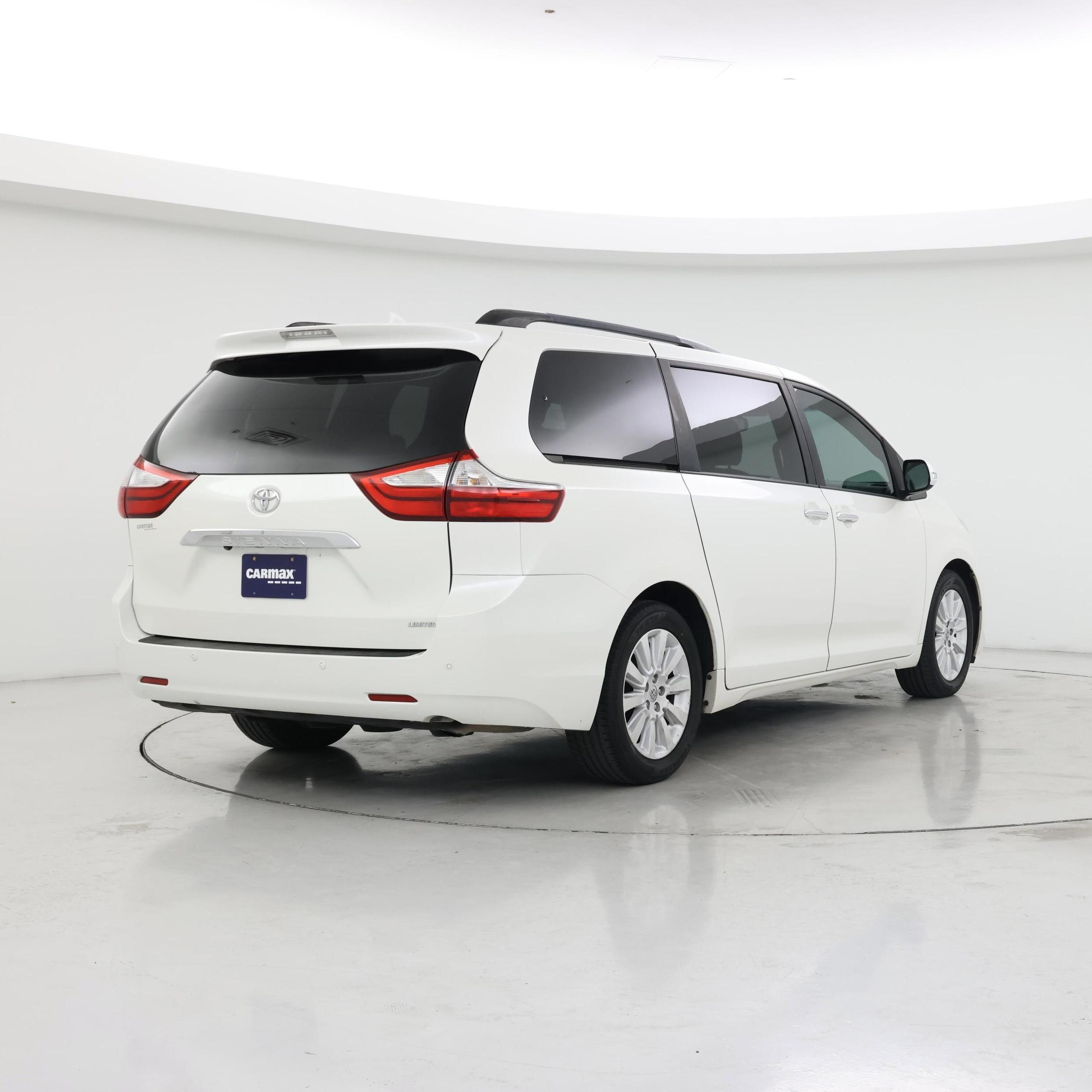 Thumbnail: 2015 Toyota Sienna - 8